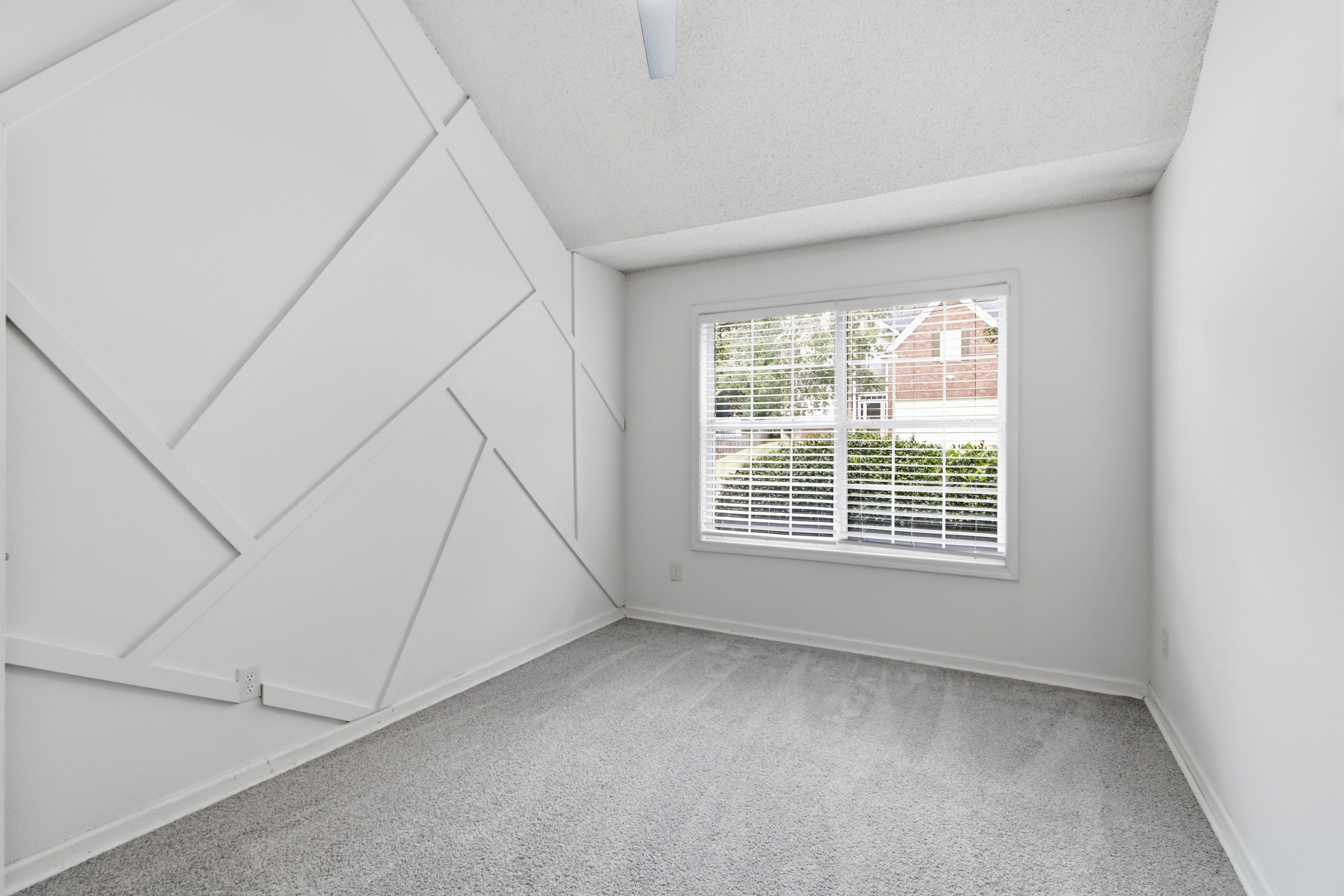 Photo 16 of 31 of 3708 Walnut Creek Way, Lithonia, GA