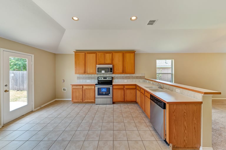 Photo 2 of 23 - 1205 Diamond Back Ln, Haslet, TX 76052