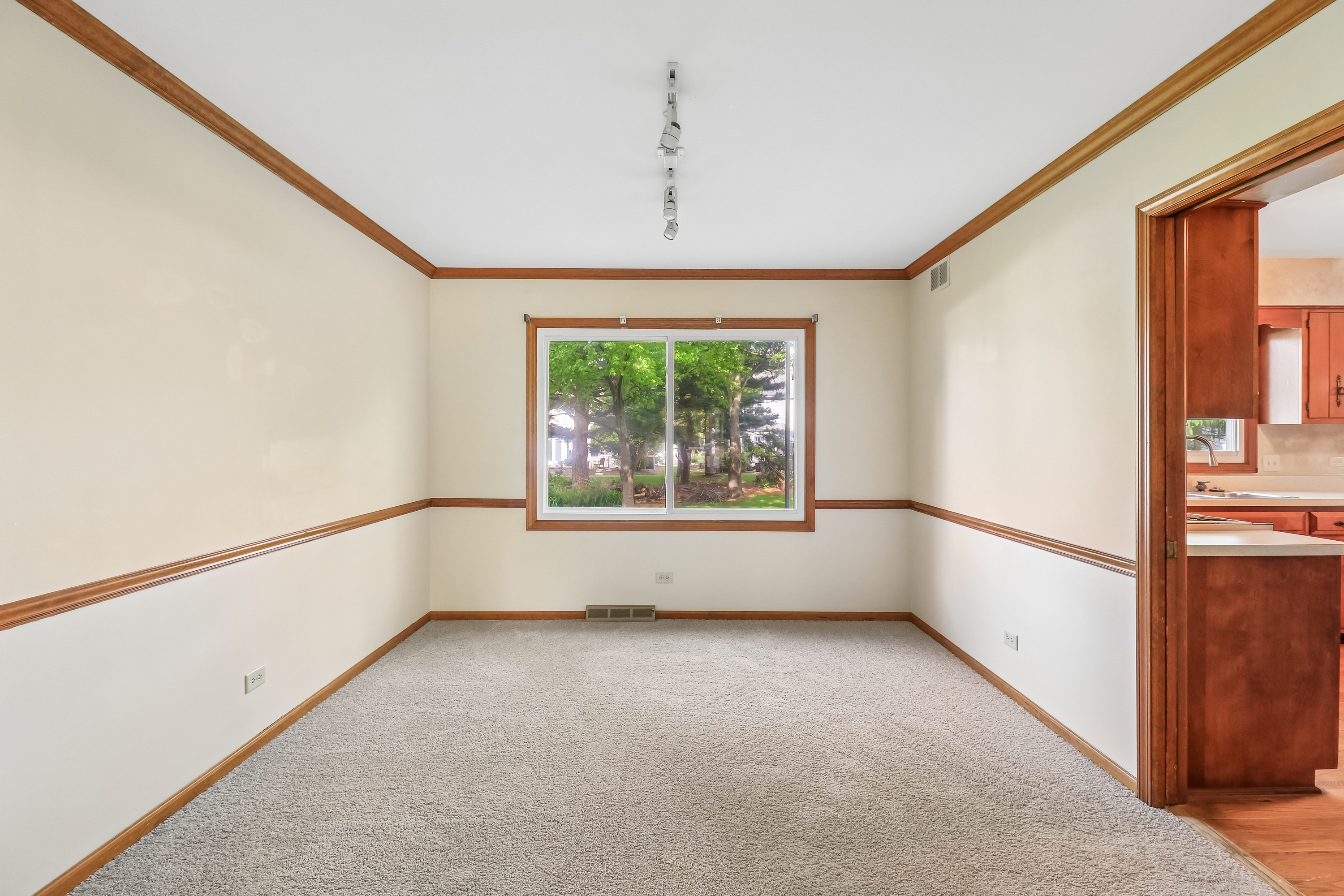 Photo 34 of 41 of 733 Buttonwood Cir, Naperville, IL