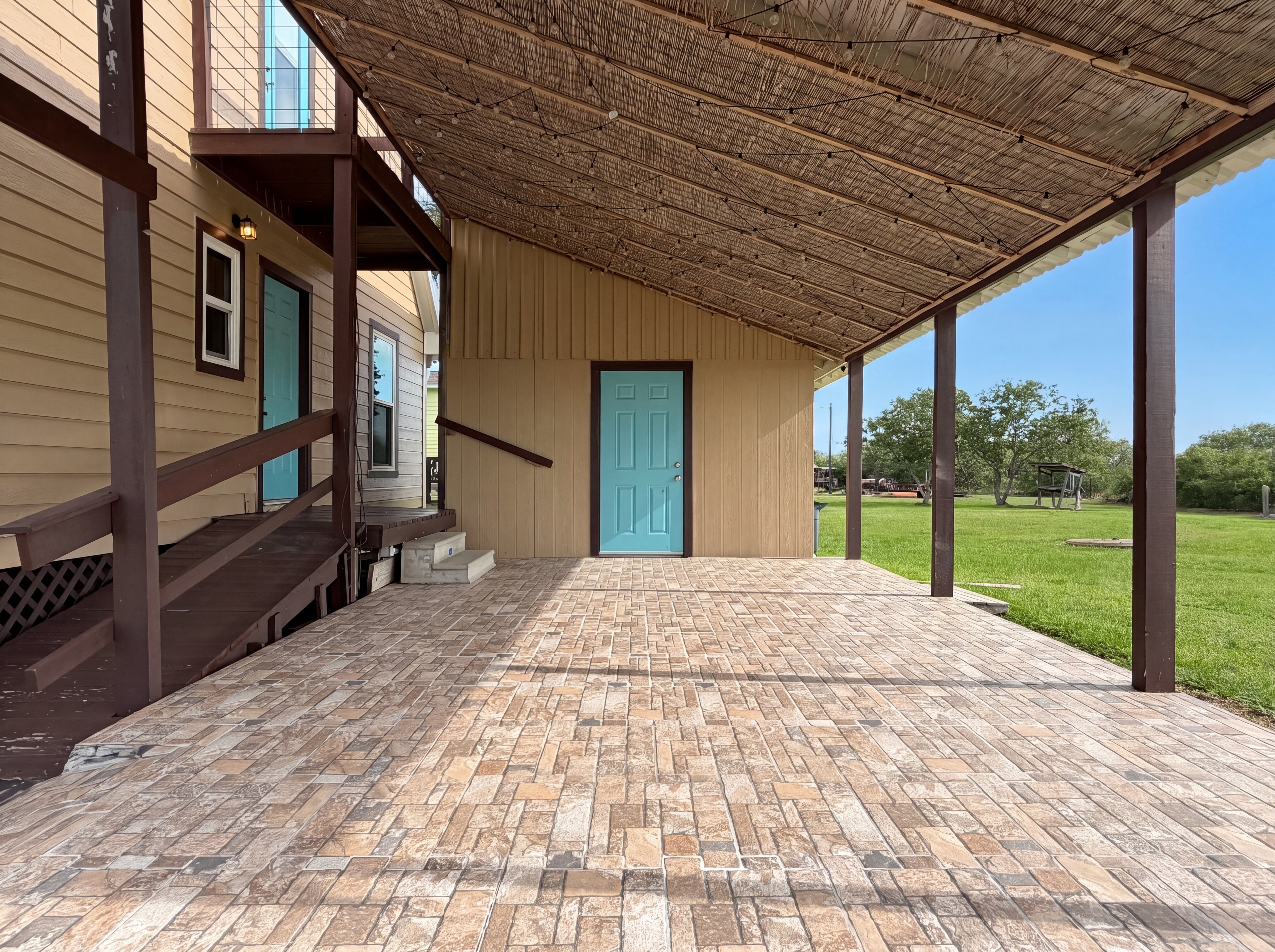 Photo 6 of 19 of 552 Marshall Johnson Ave S, Port Lavaca, TX