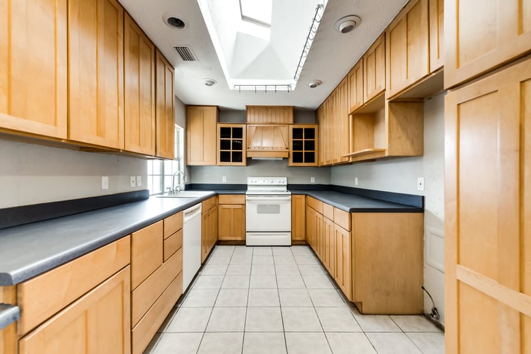 Photo 7 of 29 - 1426 Westwood Dr, Lewisville, TX 75067