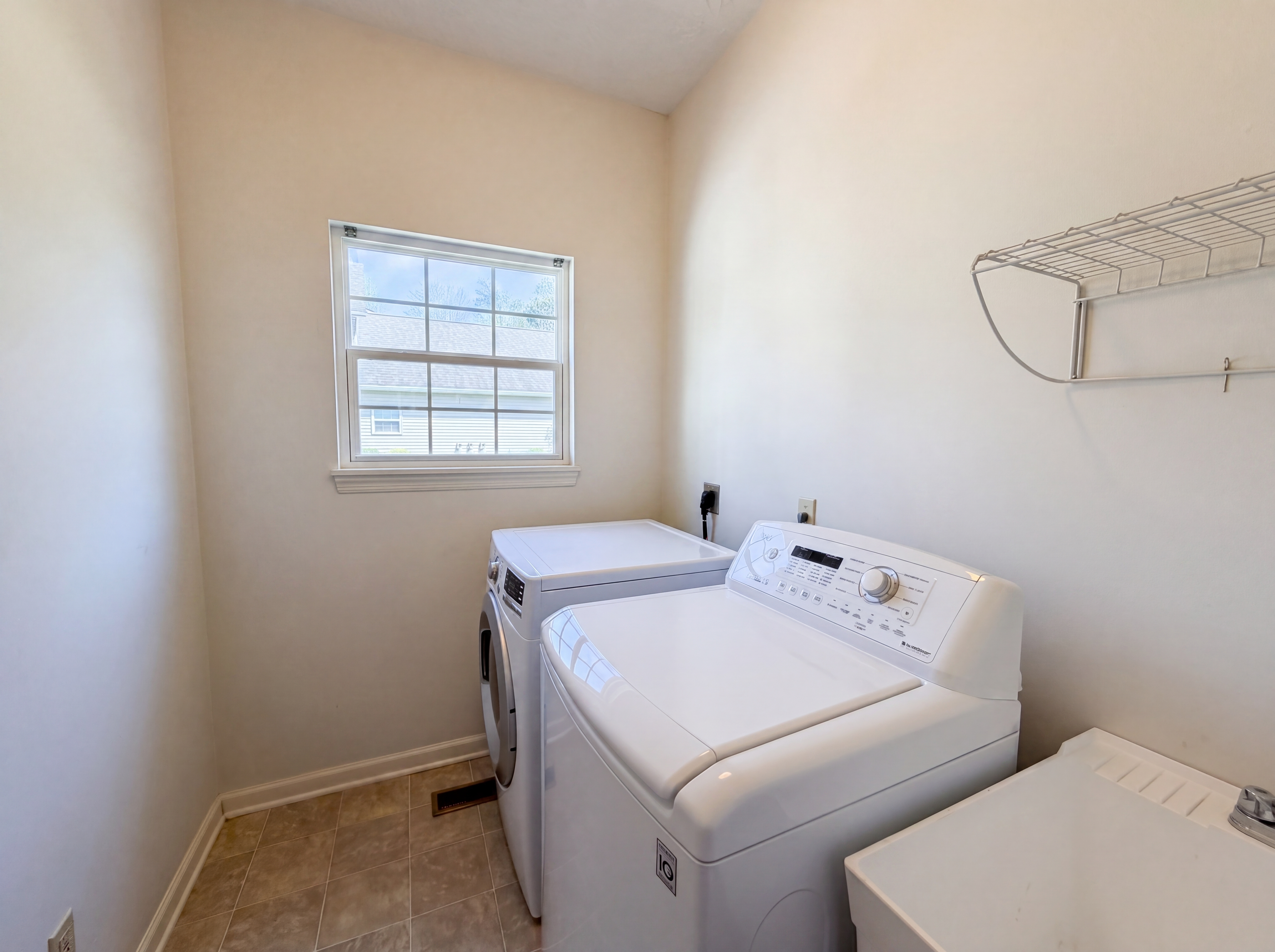 Photo 15 of 20 of 8757 Roberts Ct, Olmsted Falls, OH