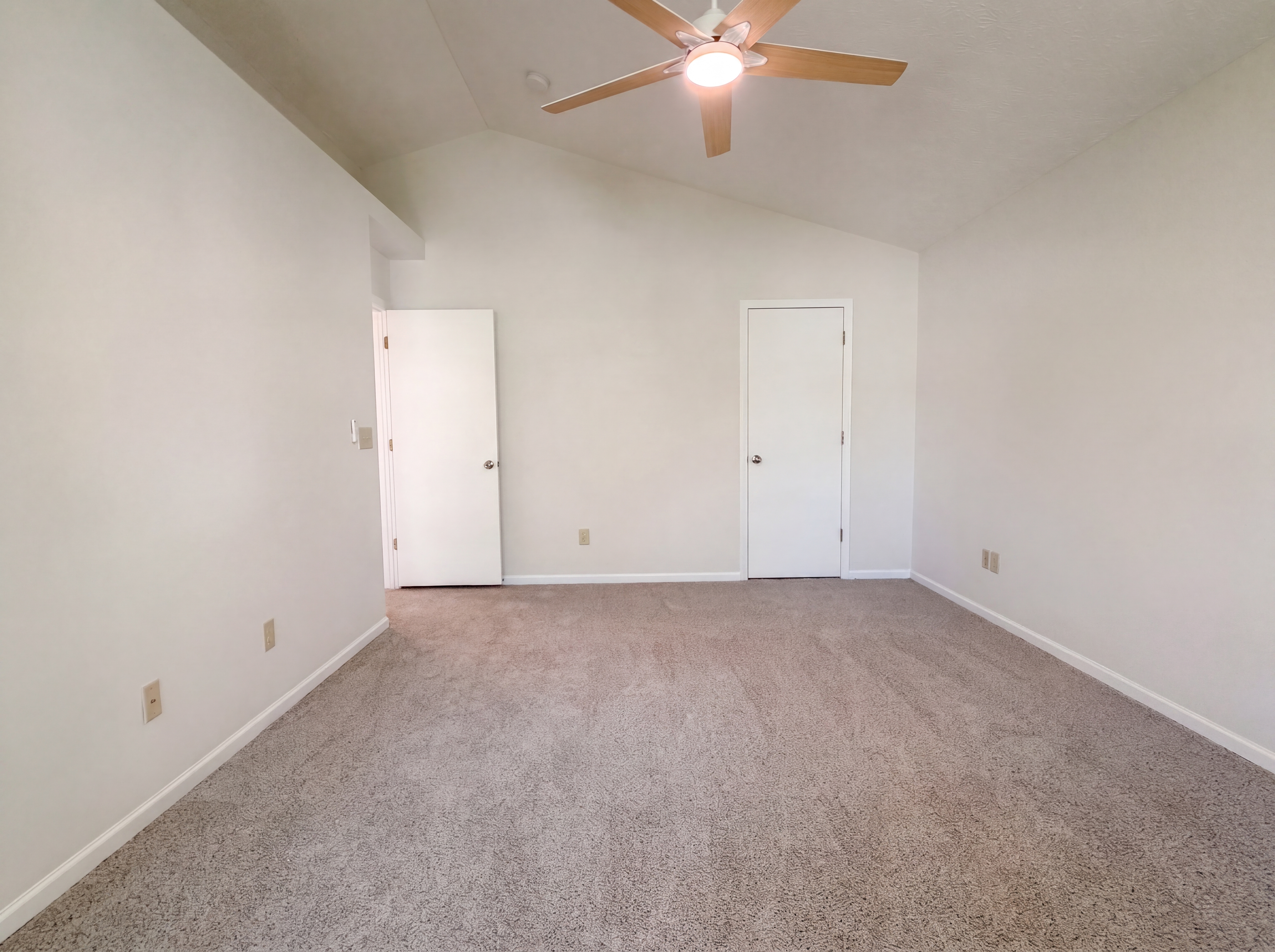 Photo 16 of 30 of 5074 Langcroft Dr, Hilliard, OH
