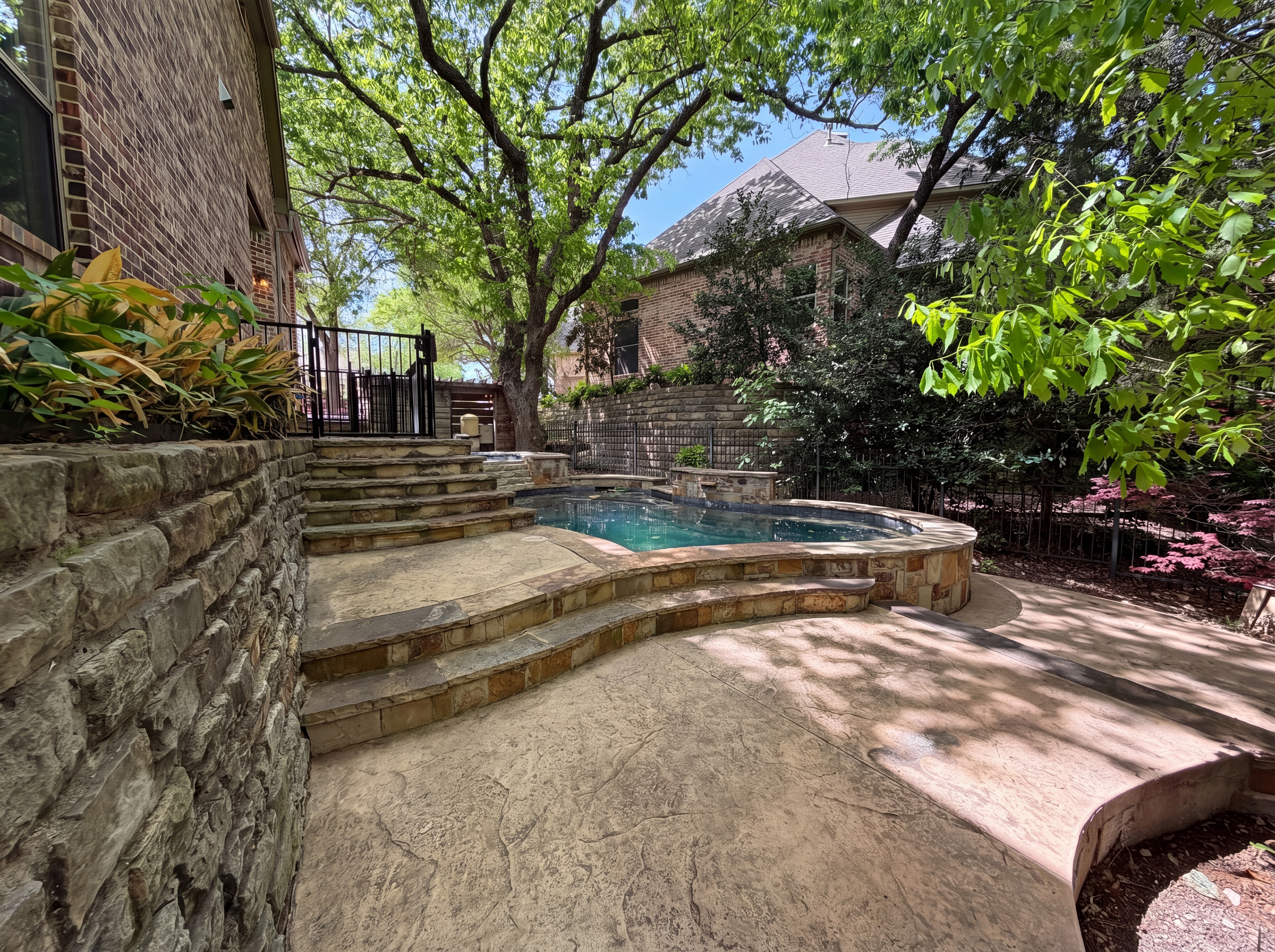 Photo 8 of 29 of 1309 Winding Brook Dr, Garland, TX