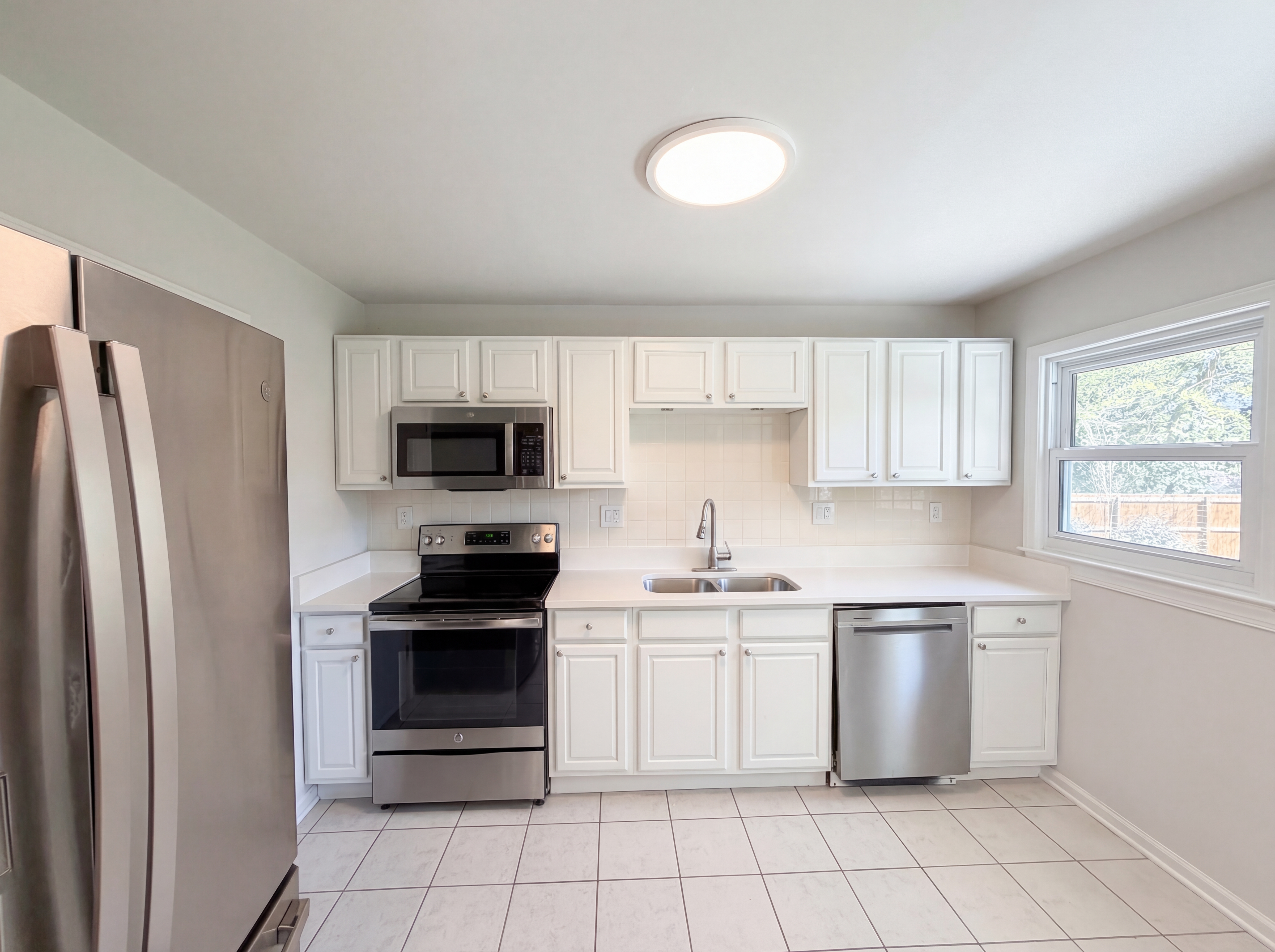 Photo 2 of 16 of 910 Devonport Dr, Raleigh, NC