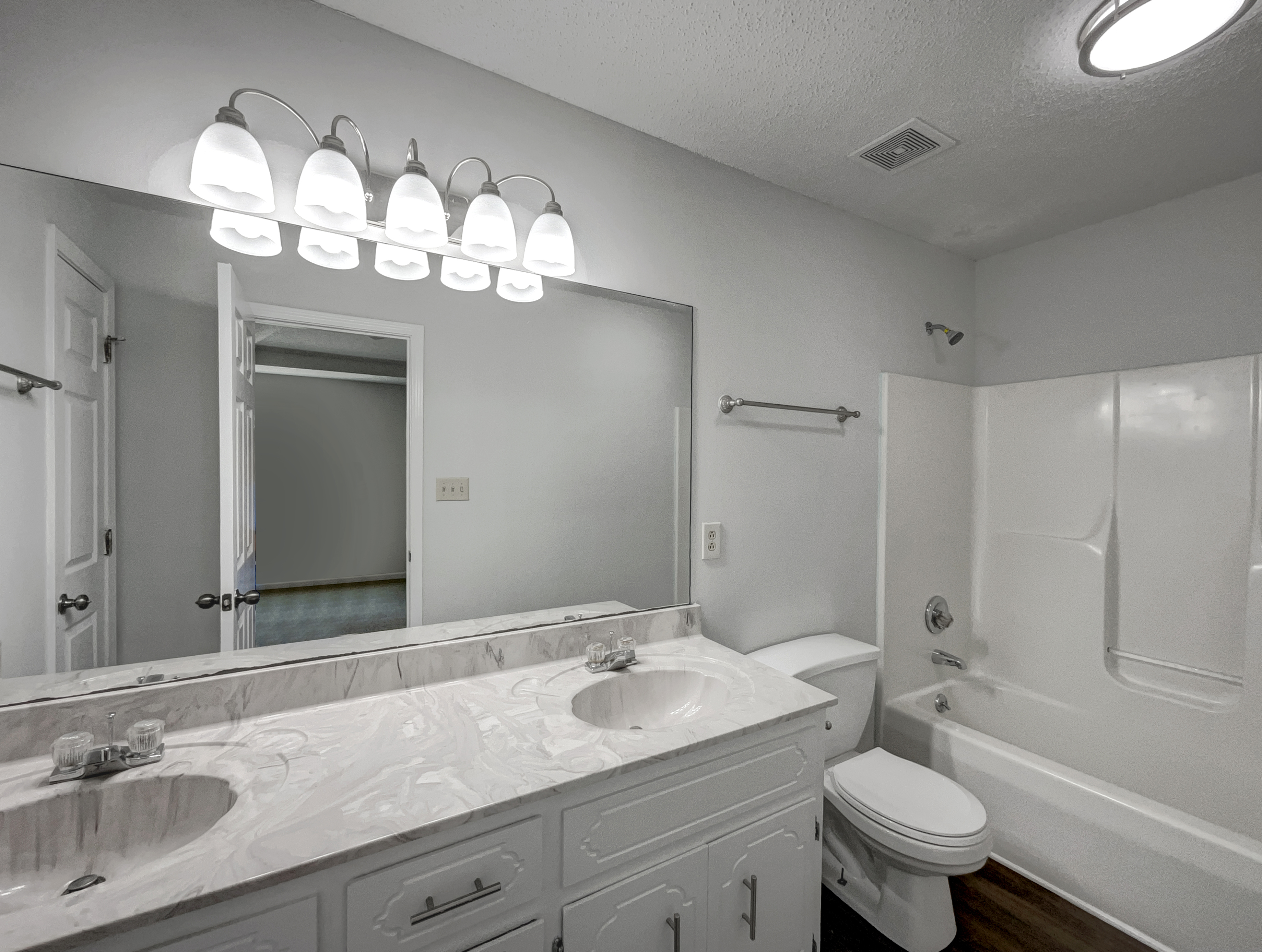 Photo 7 of 21 of 238 Windmeade Cir, Clarksville, TN