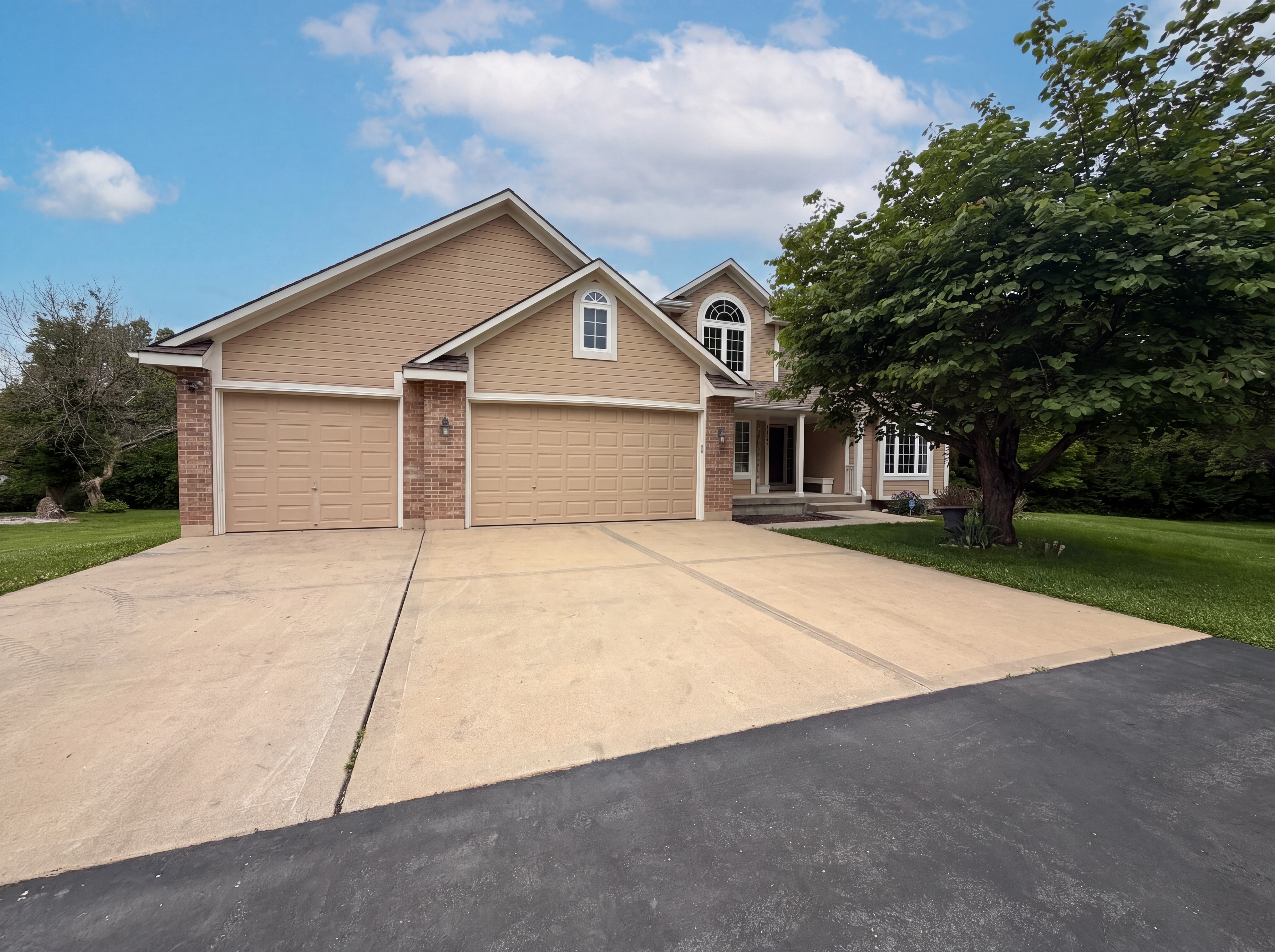 Photo 16 of 22 of 23612 S Lucille Ln, Peculiar, MO