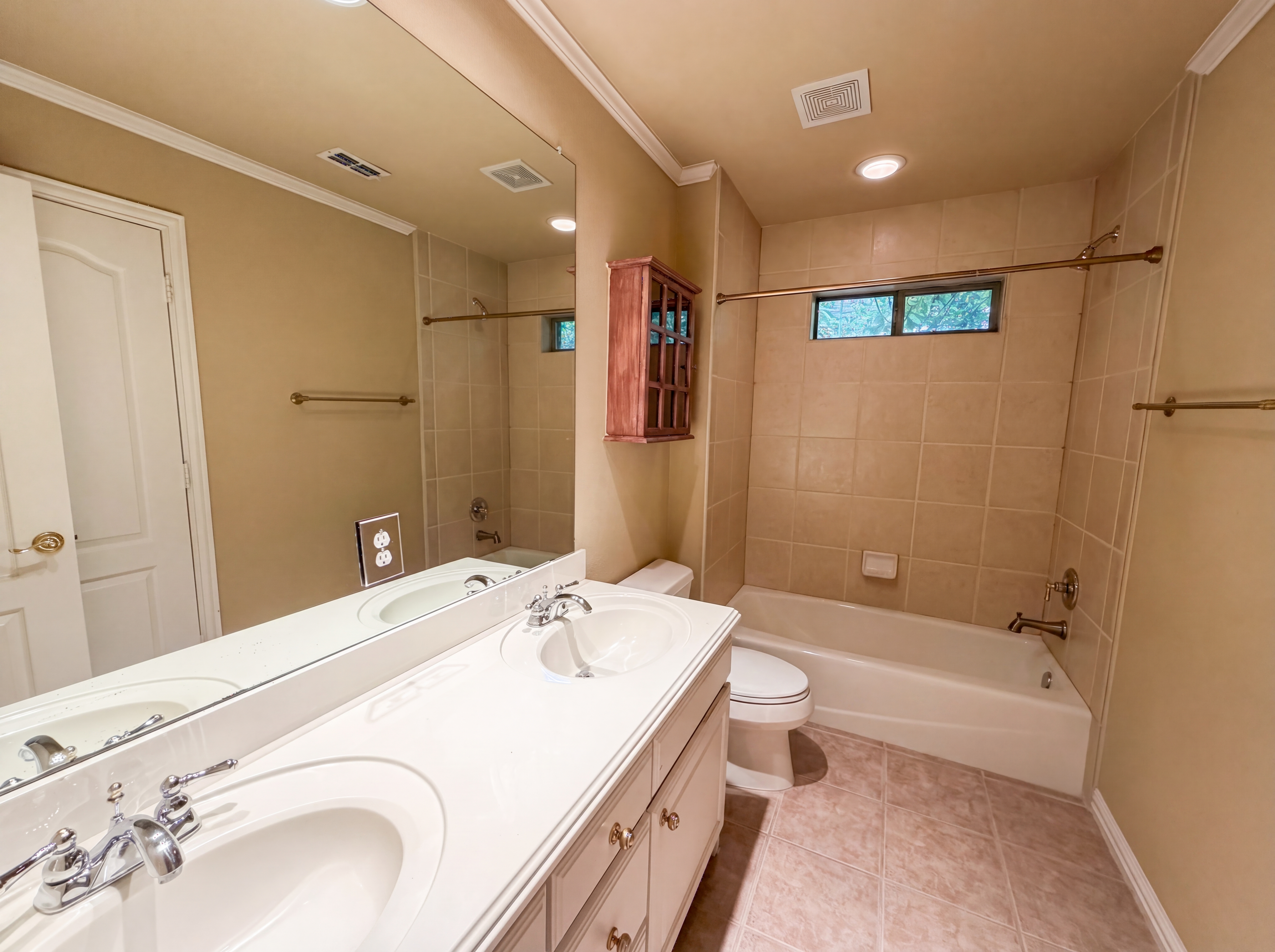 Photo 24 of 29 of 1309 Winding Brook Dr, Garland, TX
