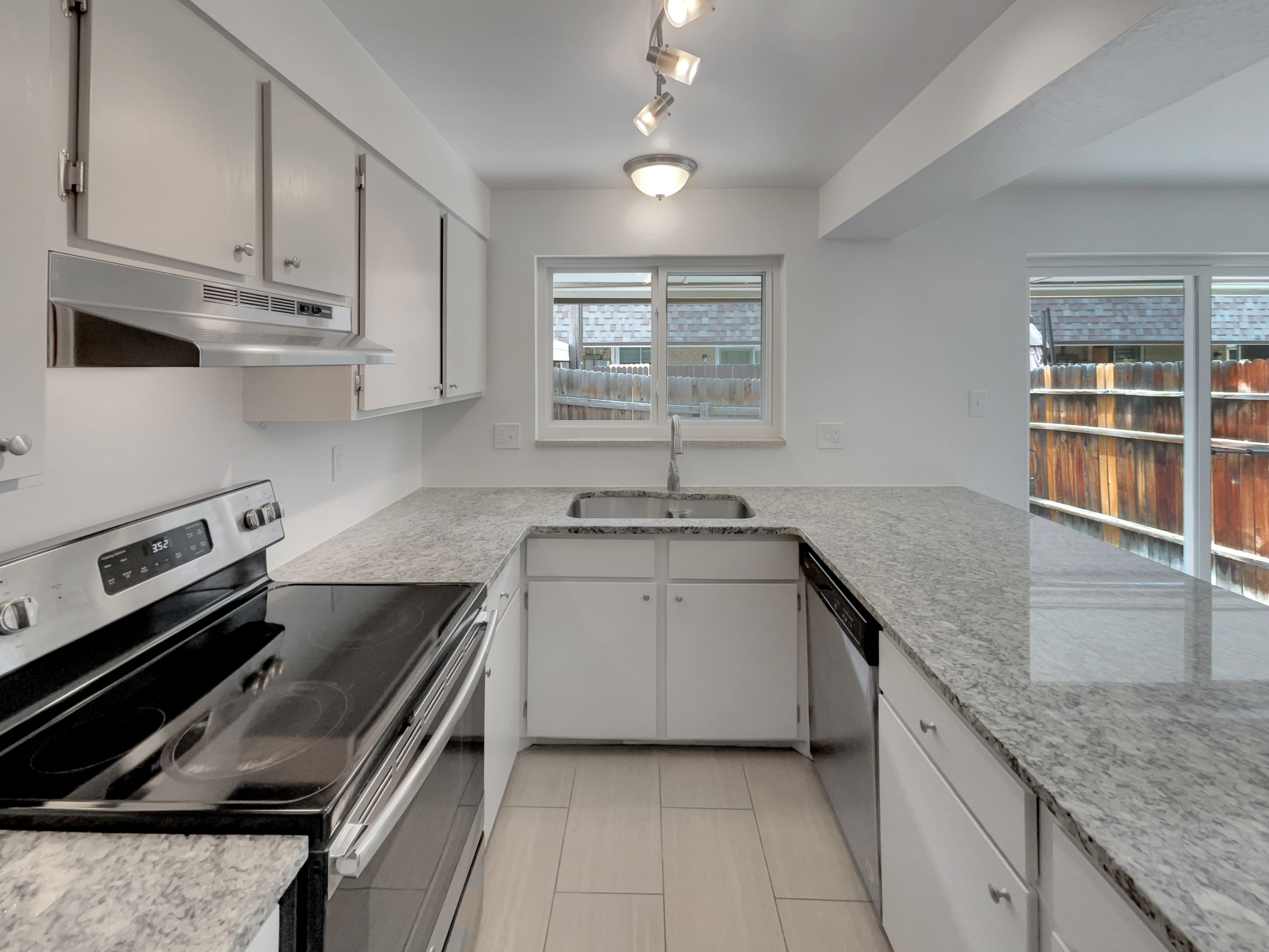 Photo 6 of 24 of 11422 W 17th Pl, Lakewood, CO