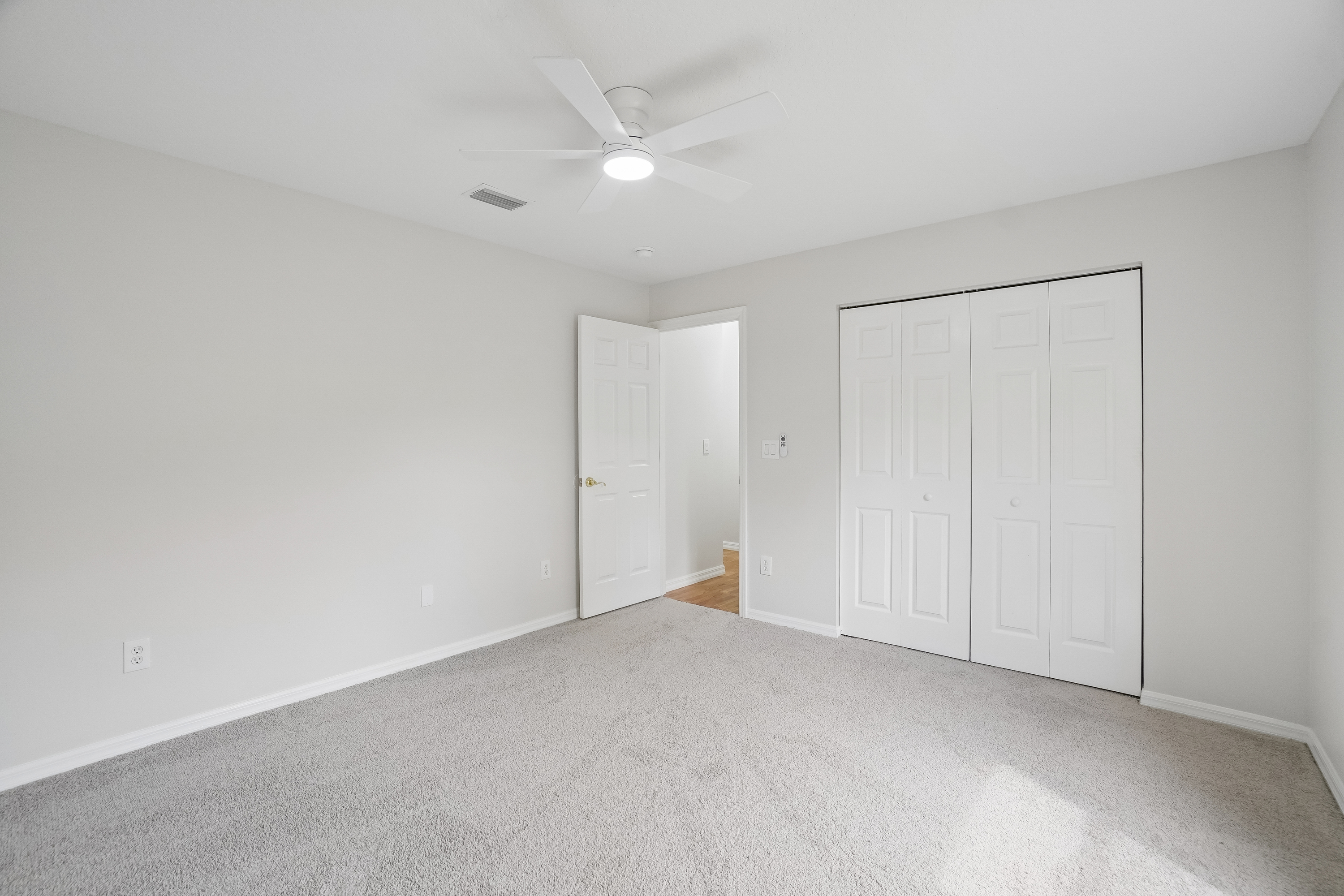 Photo 11 of 35 of 17718 Crystal Cove Pl, Lutz, FL
