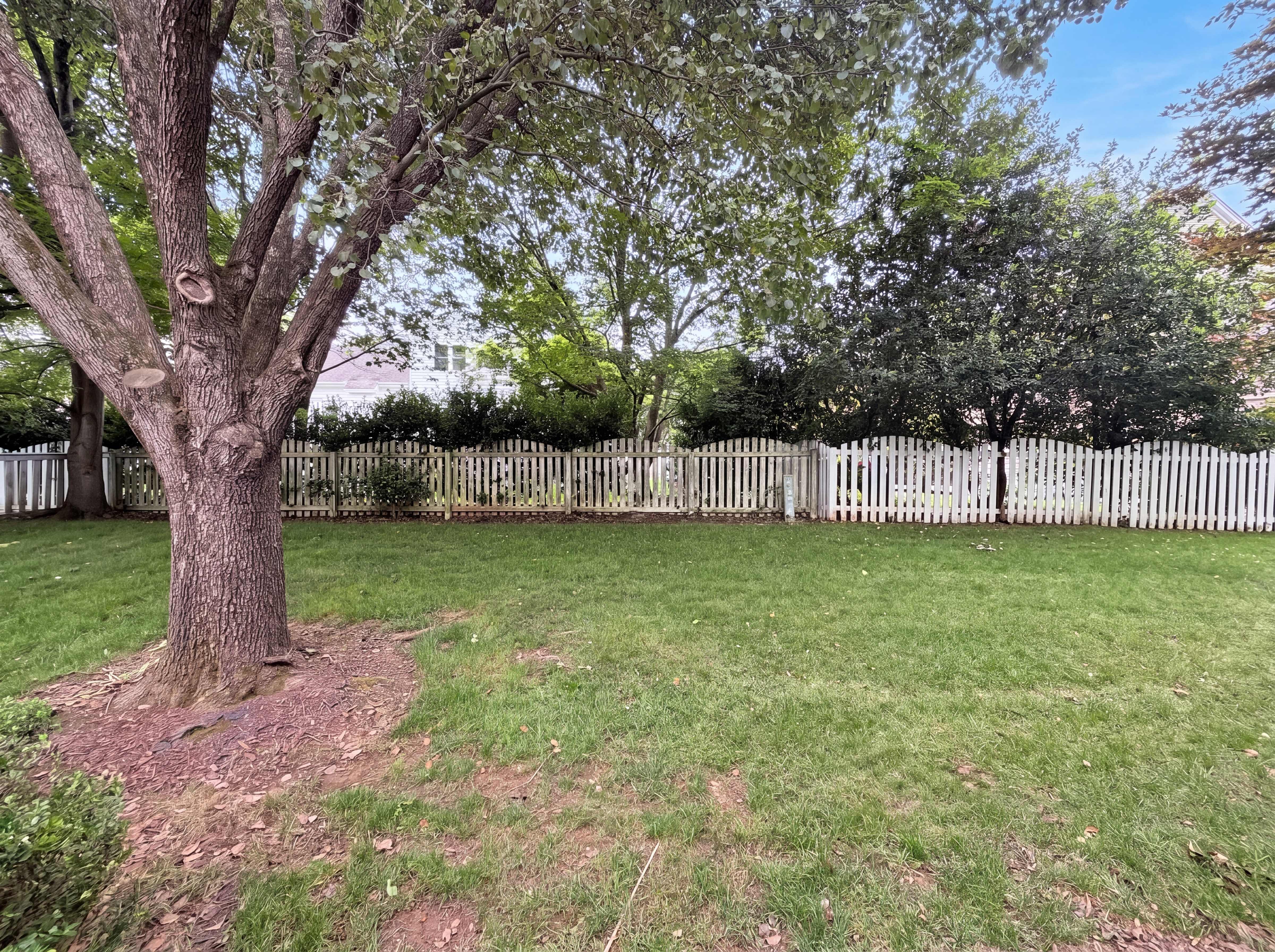 Photo 19 of 23 of 7906 Elphin Ct, Charlotte, NC
