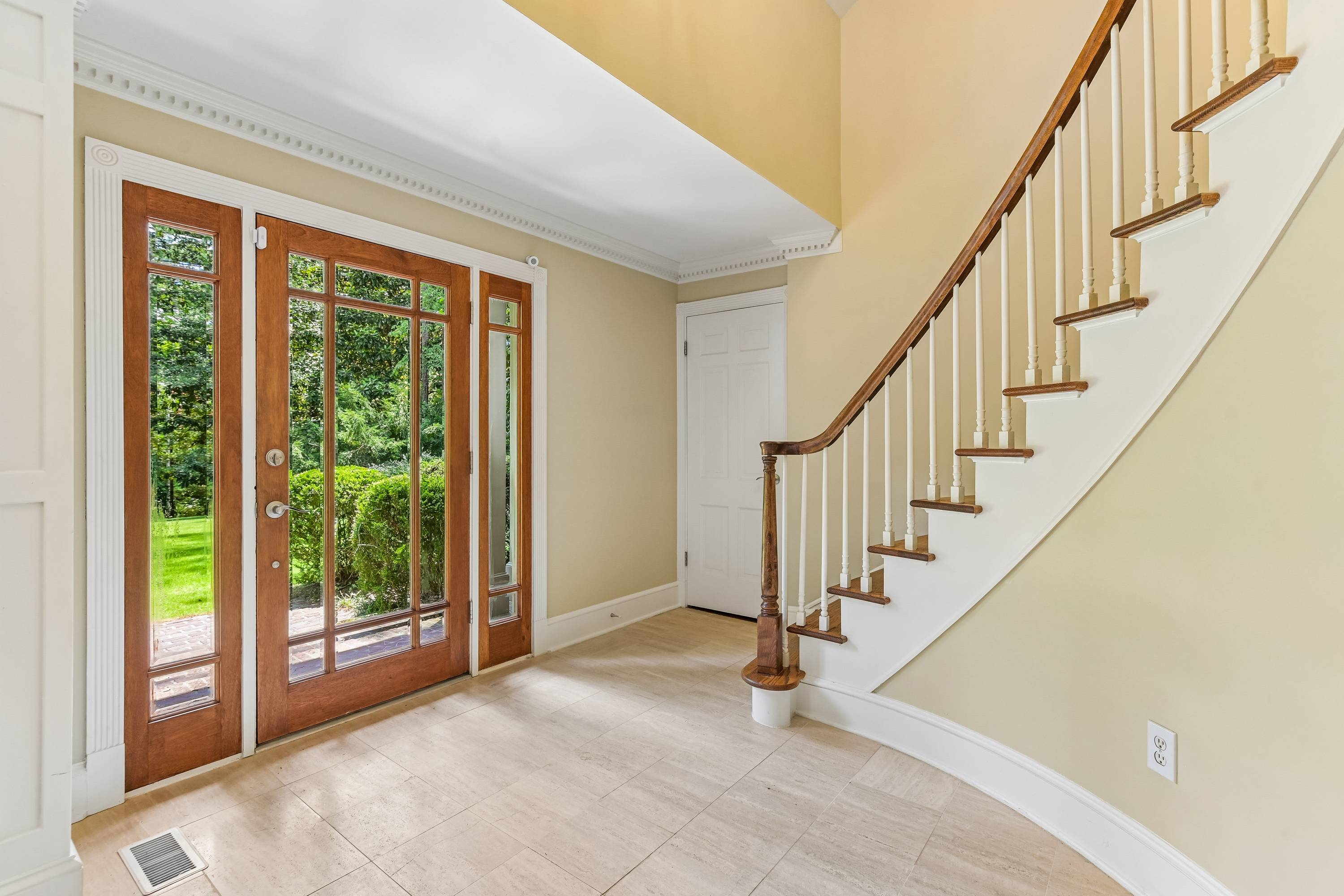 Photo 35 of 87 of 3135 Spalding Dr, Atlanta, GA