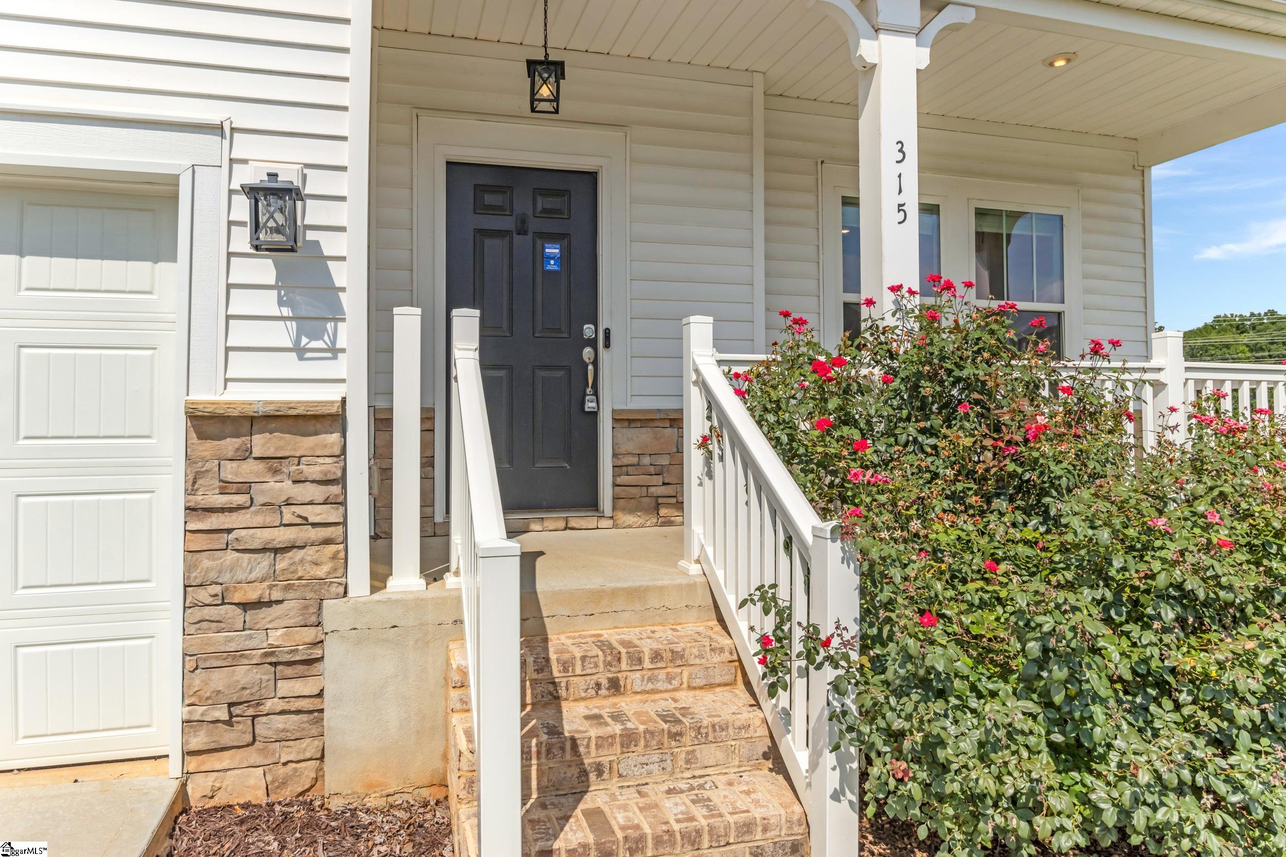 Photo 4 of 53 of 315 Pewter Cir, Simpsonville, SC