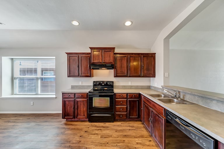 Photo 6 of 25 - 5516 Creek Hill Ln, Fort Worth, TX 76179