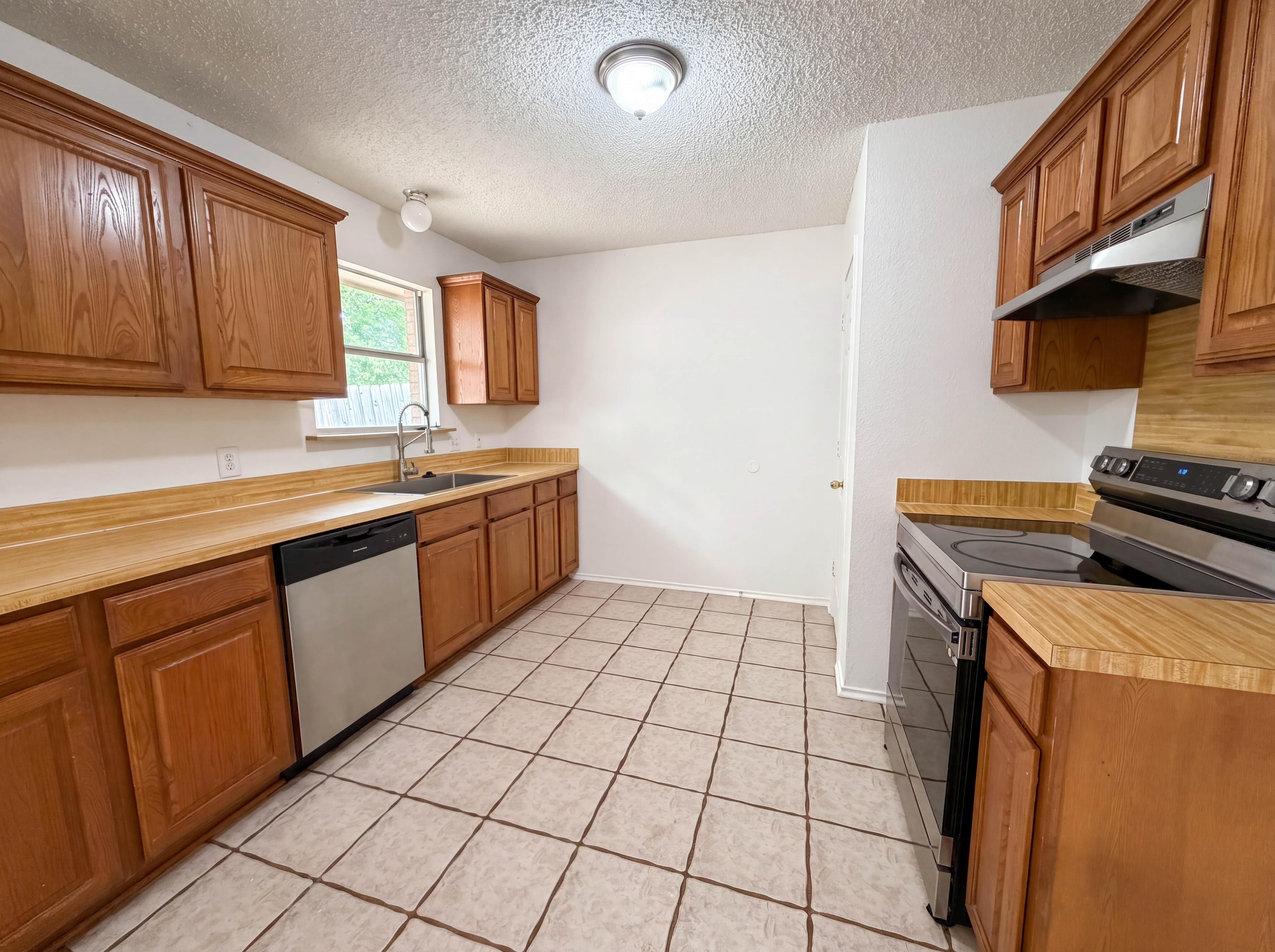Photo 6 of 16 of 1233 Windy Meadows Dr, Burleson, TX