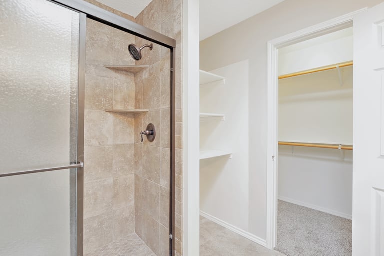 Photo 16 of 25 - 6204 Avanti Dr, Arlington, TX 76001