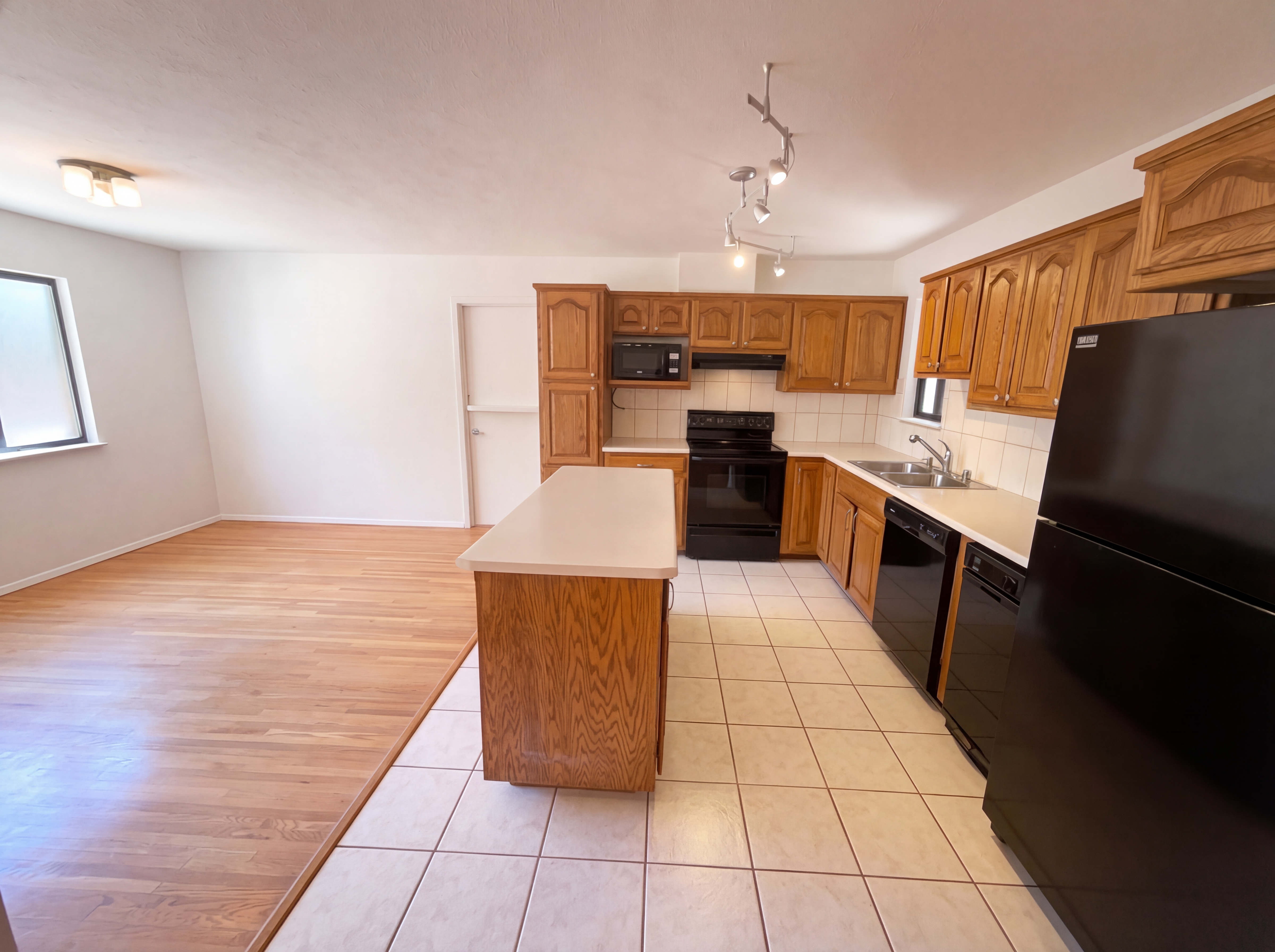 Photo 2 of 18 of 3336 Betts Dr NE, Albuquerque, NM