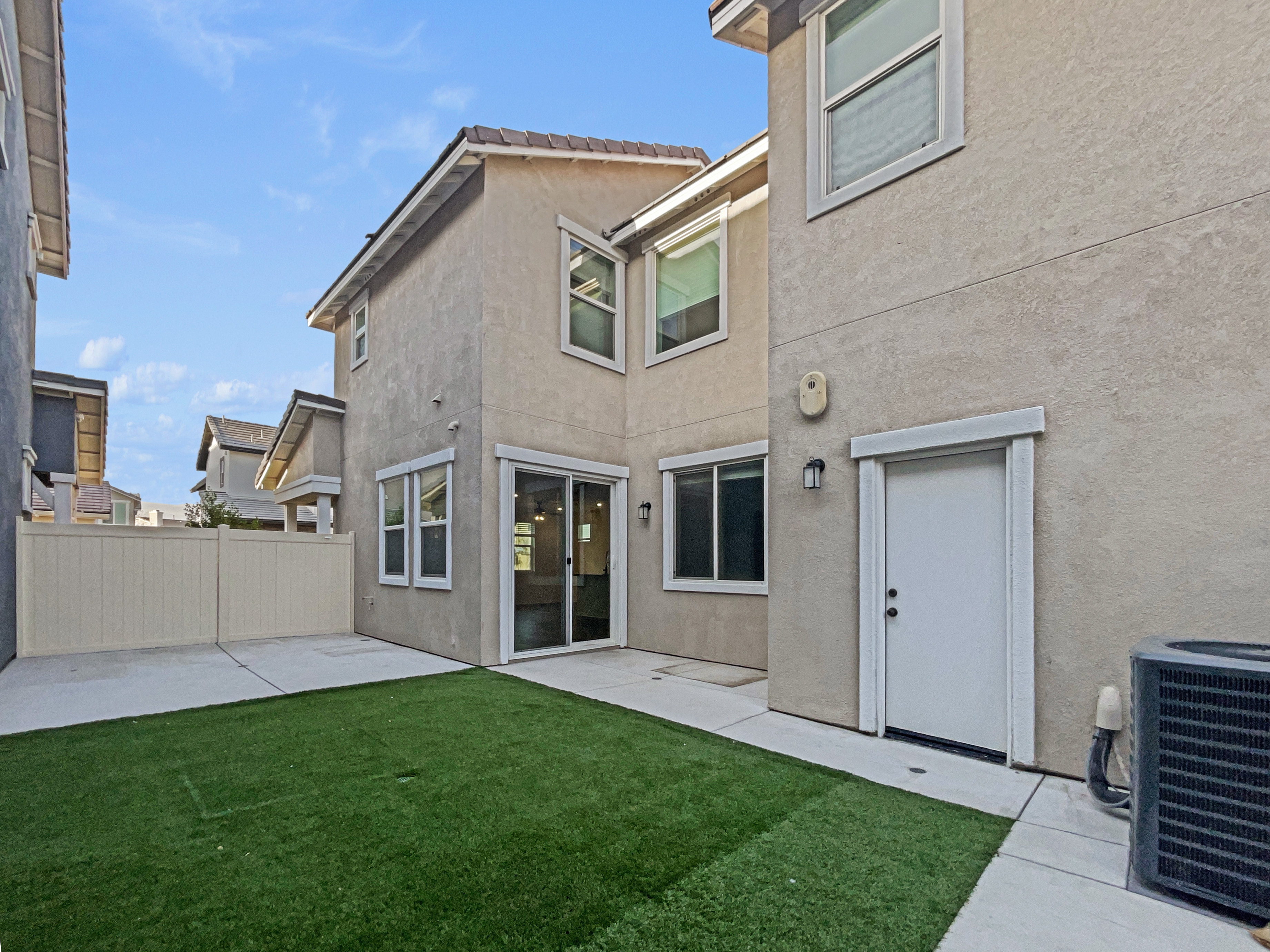 Photo 8 of 26 of 261 Galveston Ln, Palmdale, CA