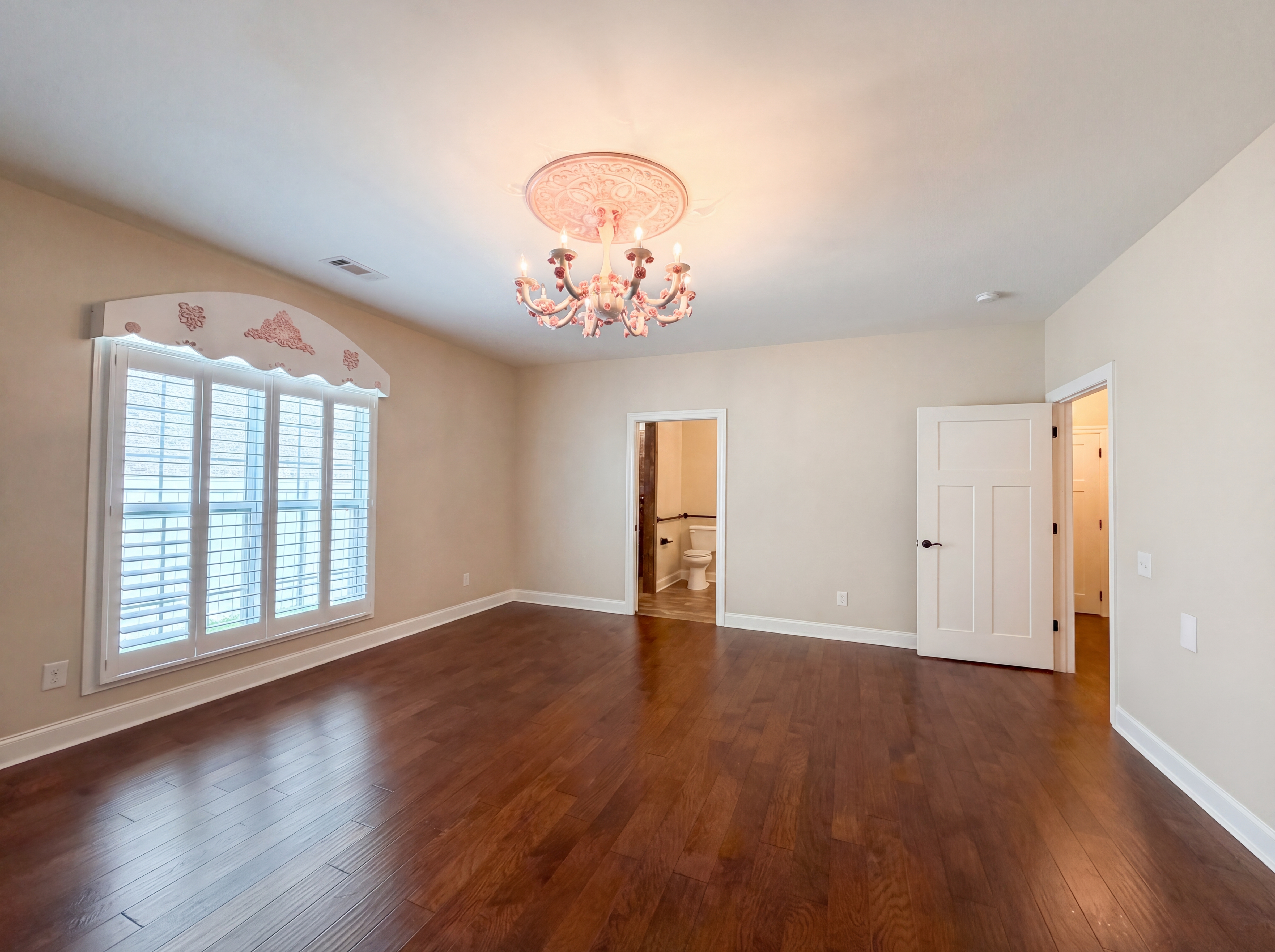 Photo 8 of 27 of 7009 Whisperwood Ave, Spring Hill, TN
