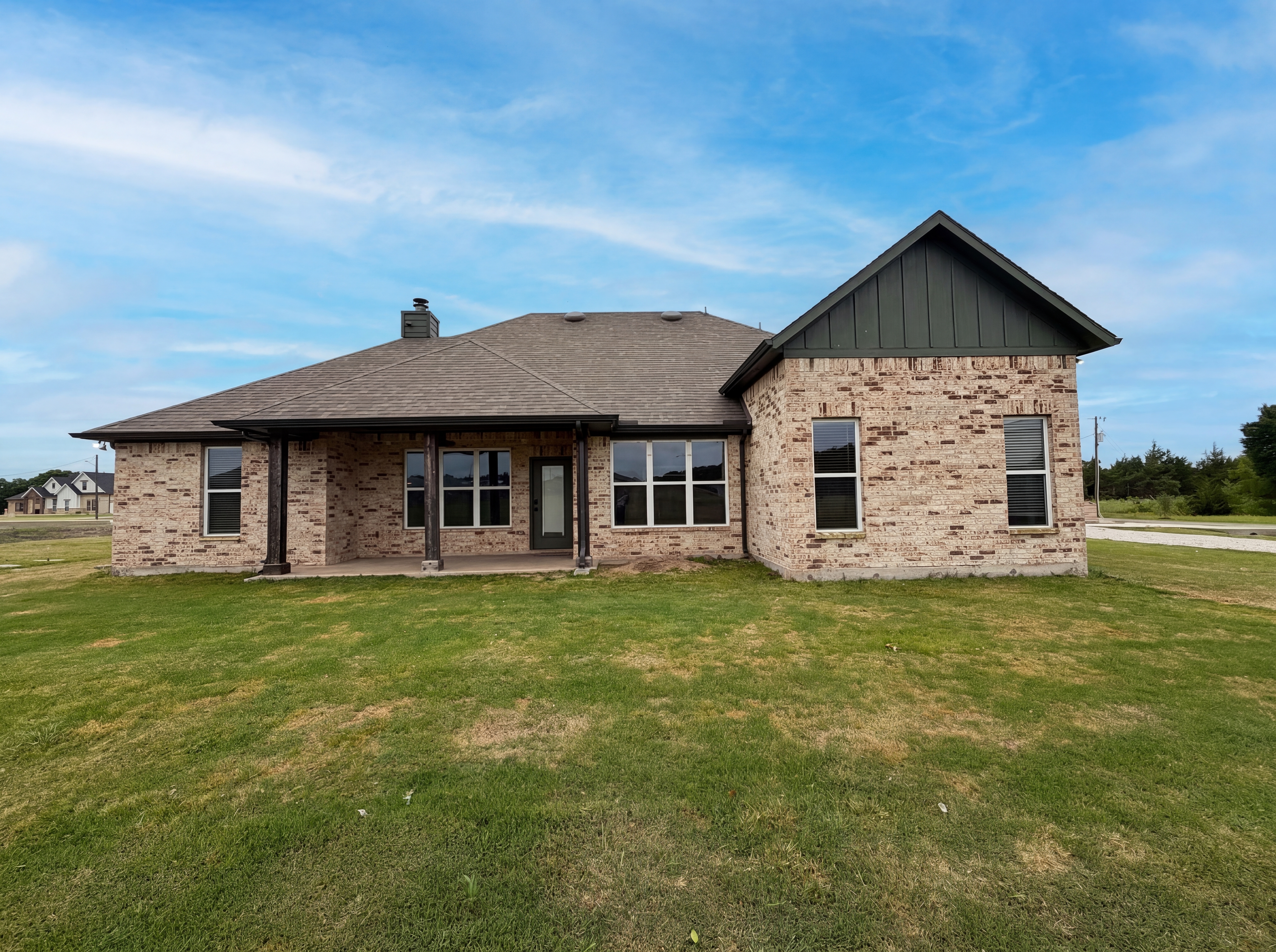 Photo 5 of 22 of 725 Cheyenne Trl, Trenton, TX