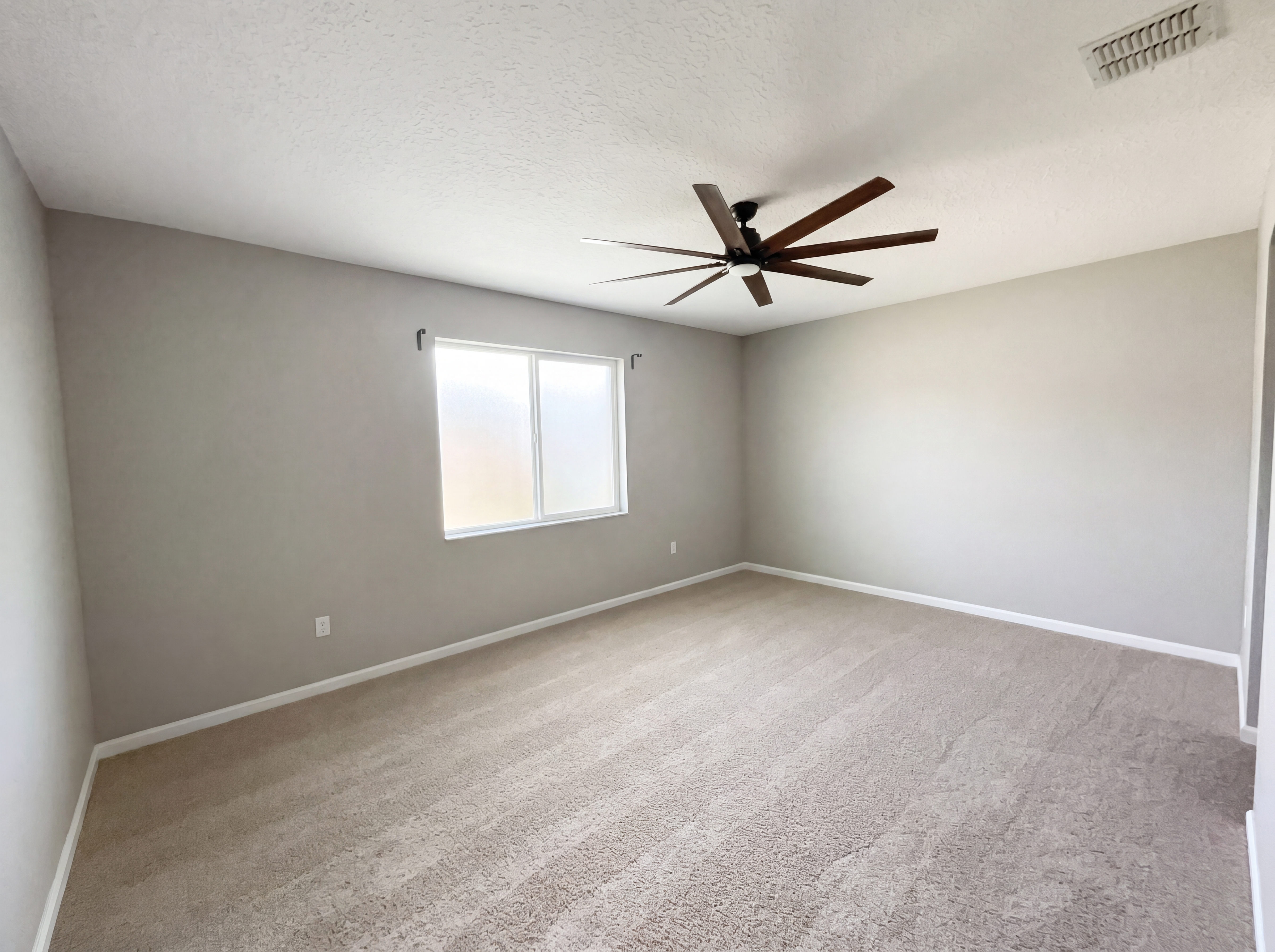 Photo 10 of 29 of 2526 W End Dr, Saint Cloud, FL
