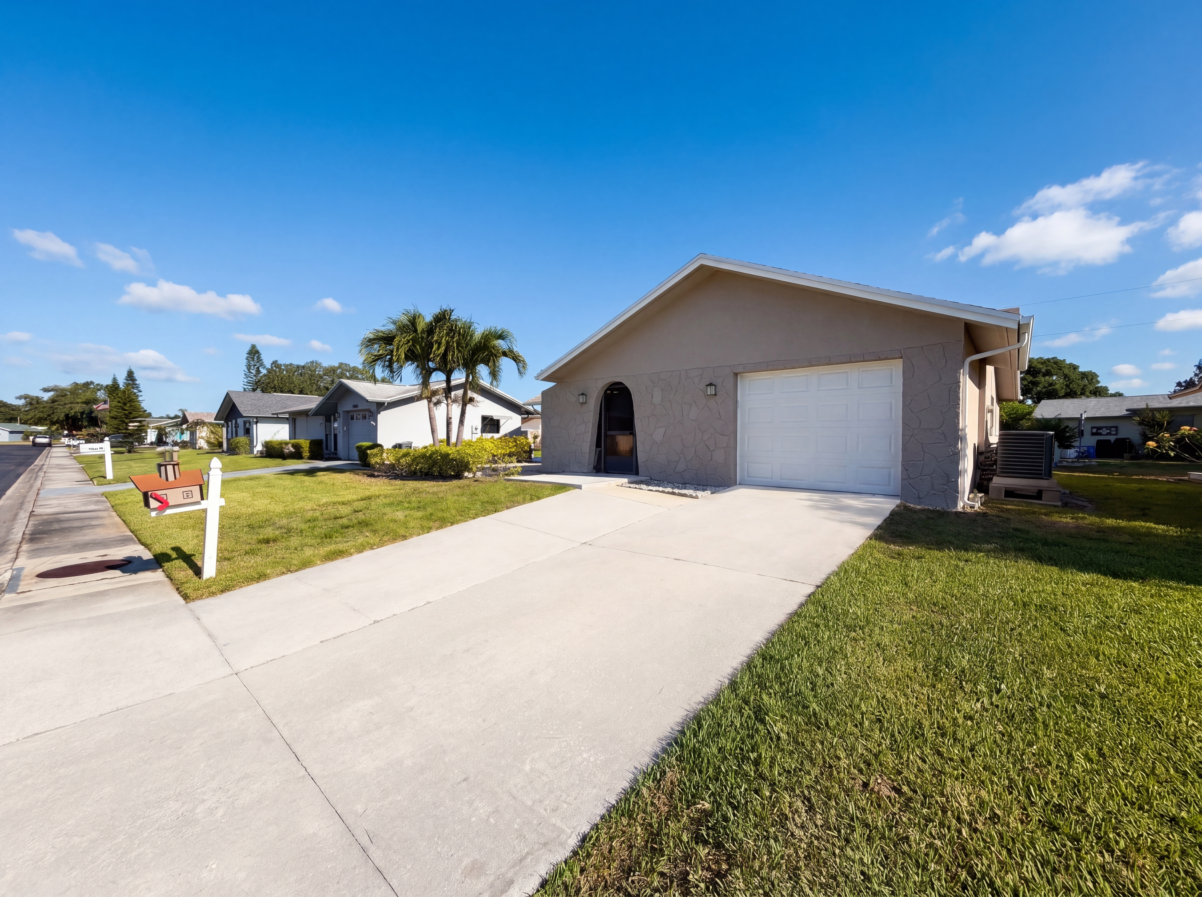 Photo 26 of 29 of 4561 Great Lakes Dr S, Clearwater, FL