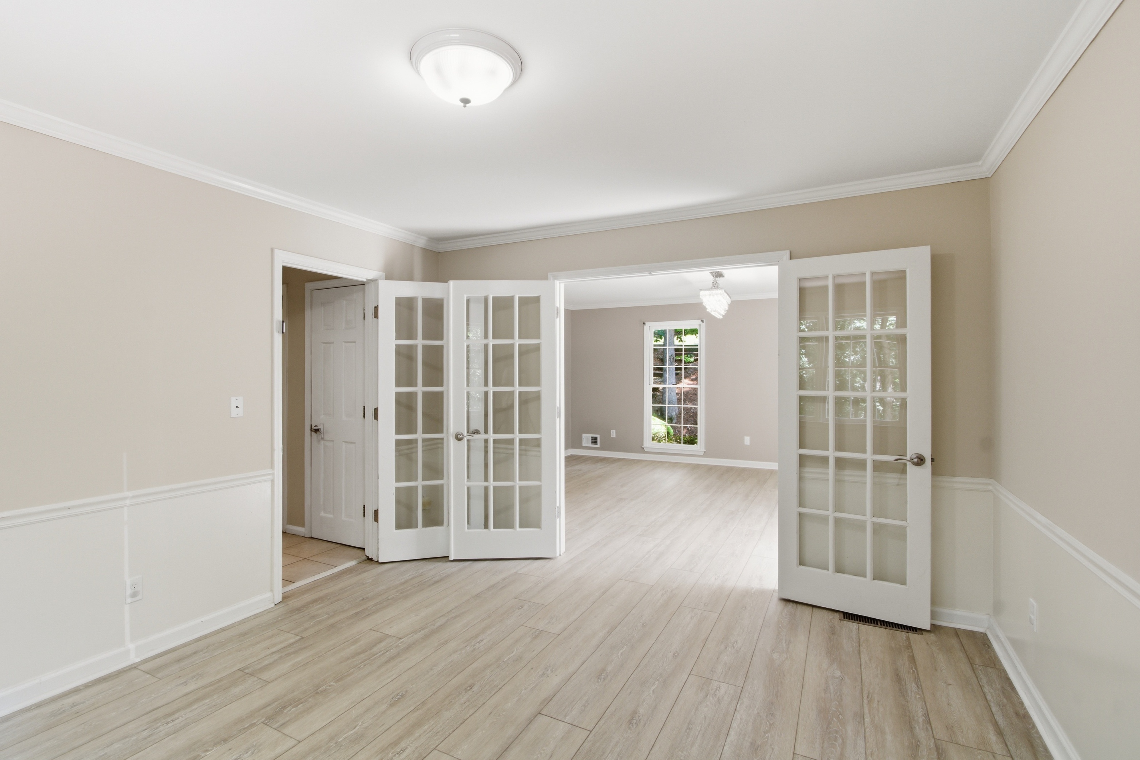 Photo 15 of 46 of 4003 Oakview Ct, Alpharetta, GA