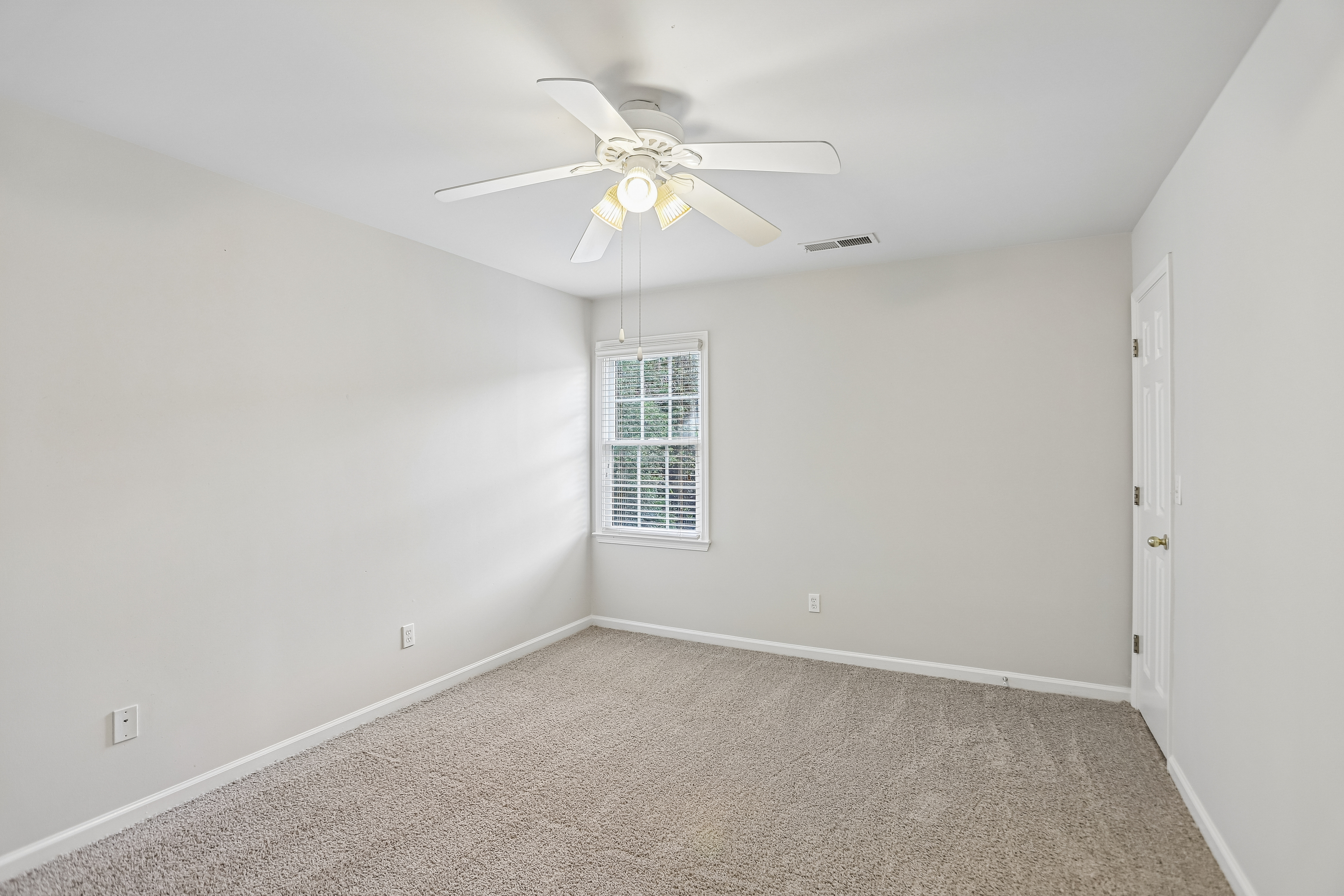 Photo 16 of 51 of 199 Pine Cres, Newnan, GA