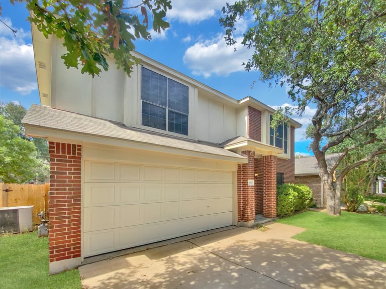 Photo 8 of 28 - 4803 Alta Loma Dr, Austin, TX 78749