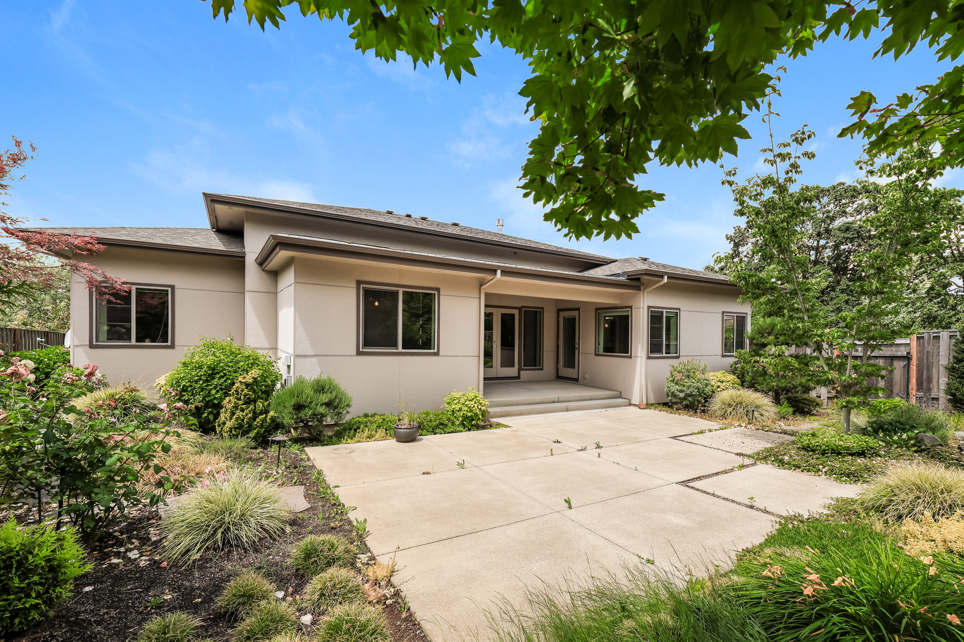 Photo 5 of 21 of 500 Yapa Dr, Silverton, OR
