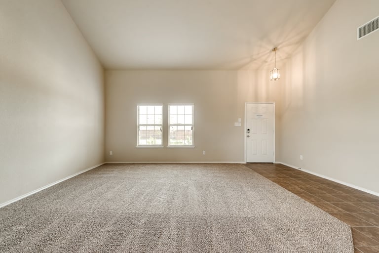 Photo 4 of 26 - 1409 N Houston St, Royse City, TX 75189