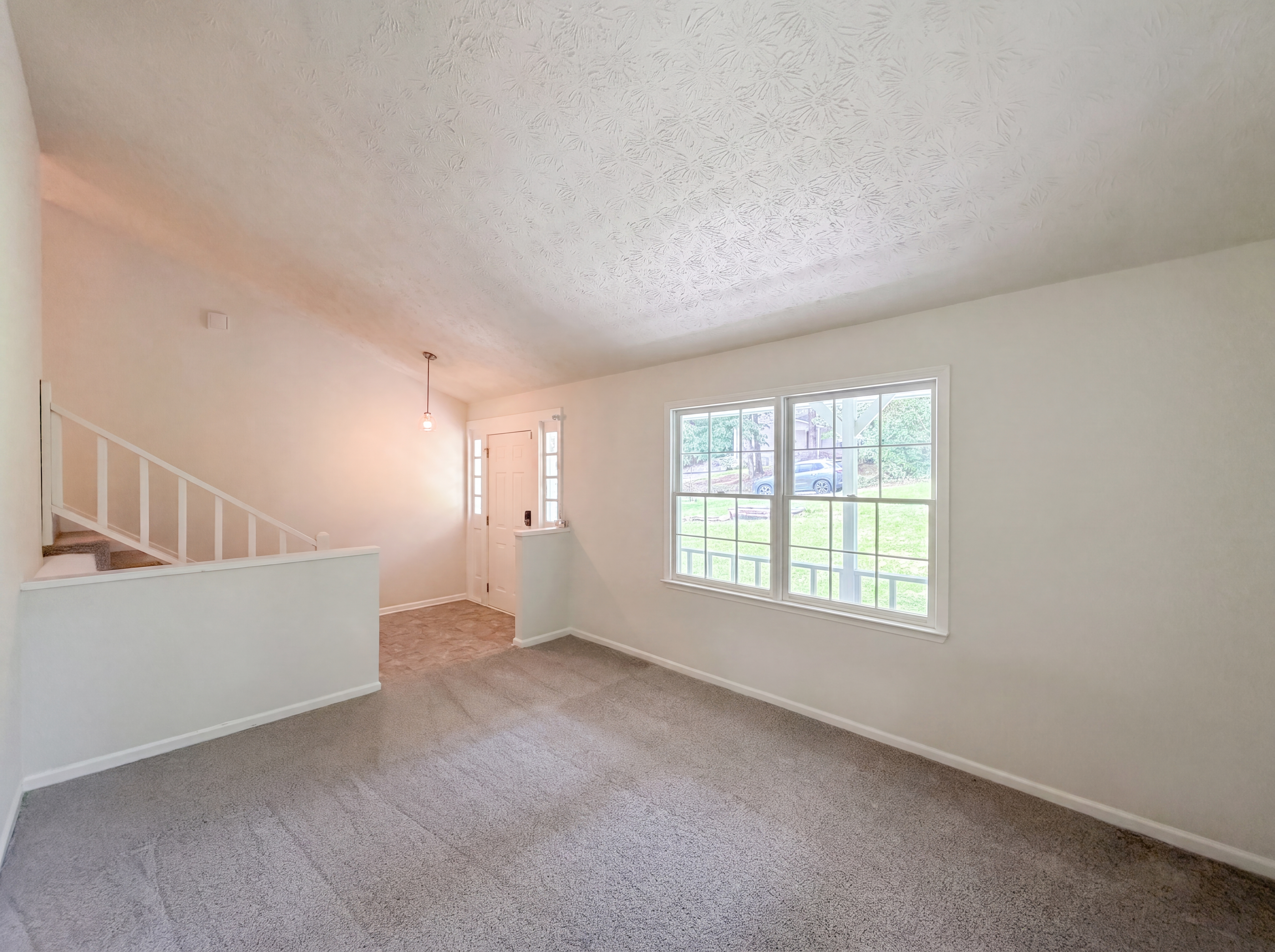 Photo 11 of 31 of 6486 Lynndale Ln, Morrow, GA