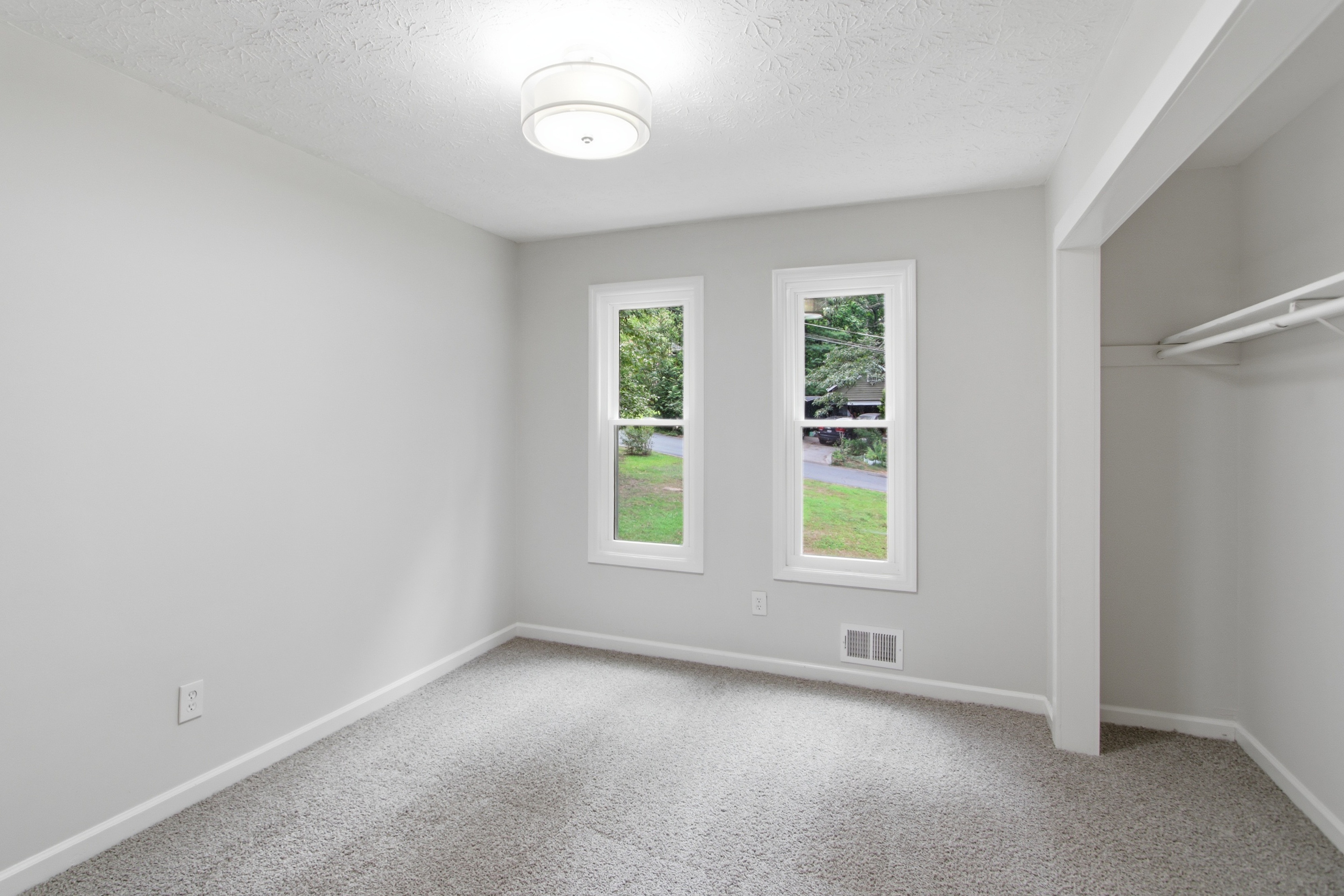 Photo 13 of 33 of 1035 Lakewood Dr, Marietta, GA