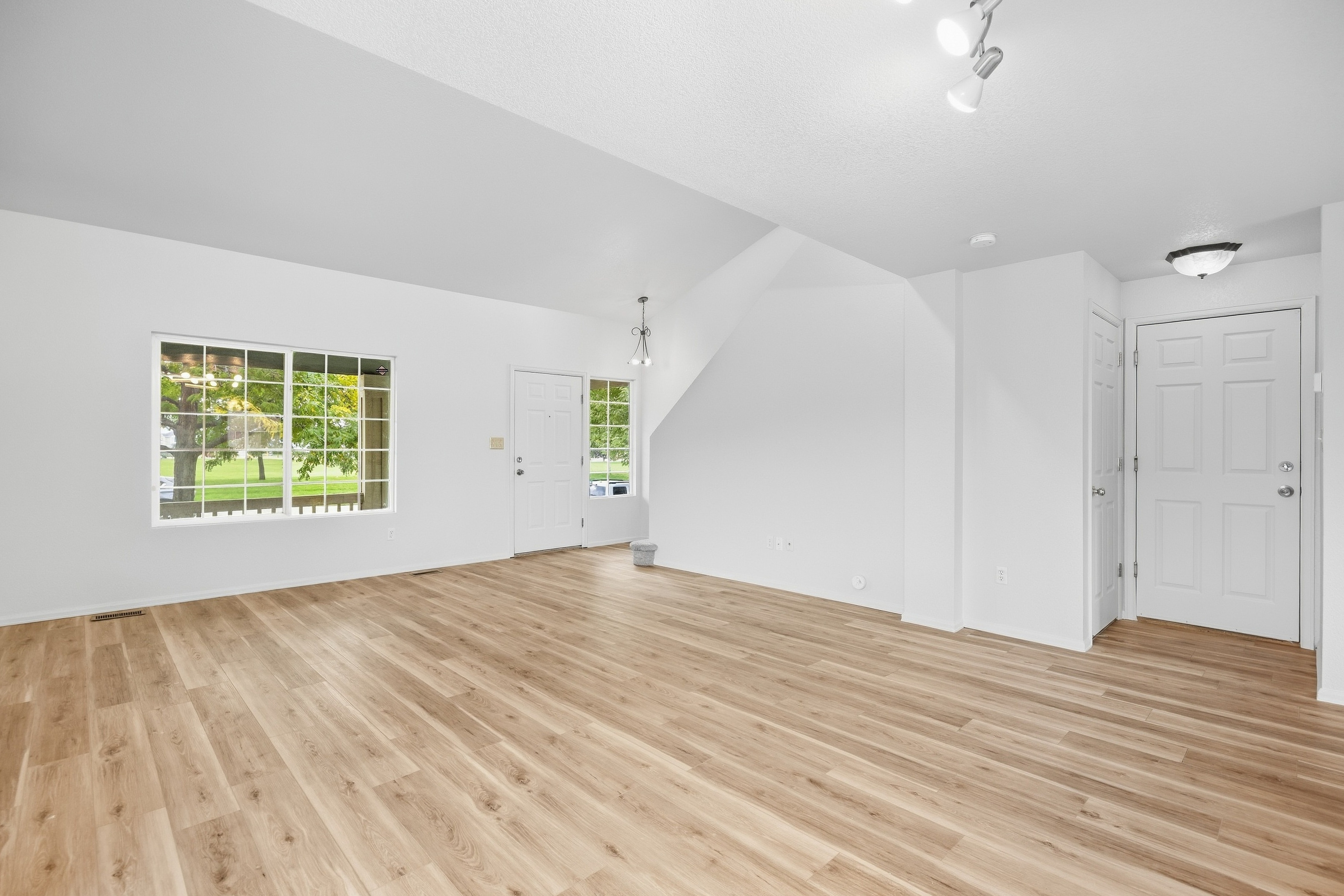 Photo 7 of 26 of 6148 Scottsbluff Dr, Colorado Springs, CO