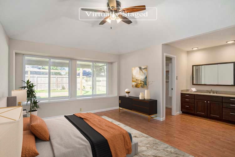 Photo 3 of 17 - 3806 Teakwood Dr, La Porte, TX 77571