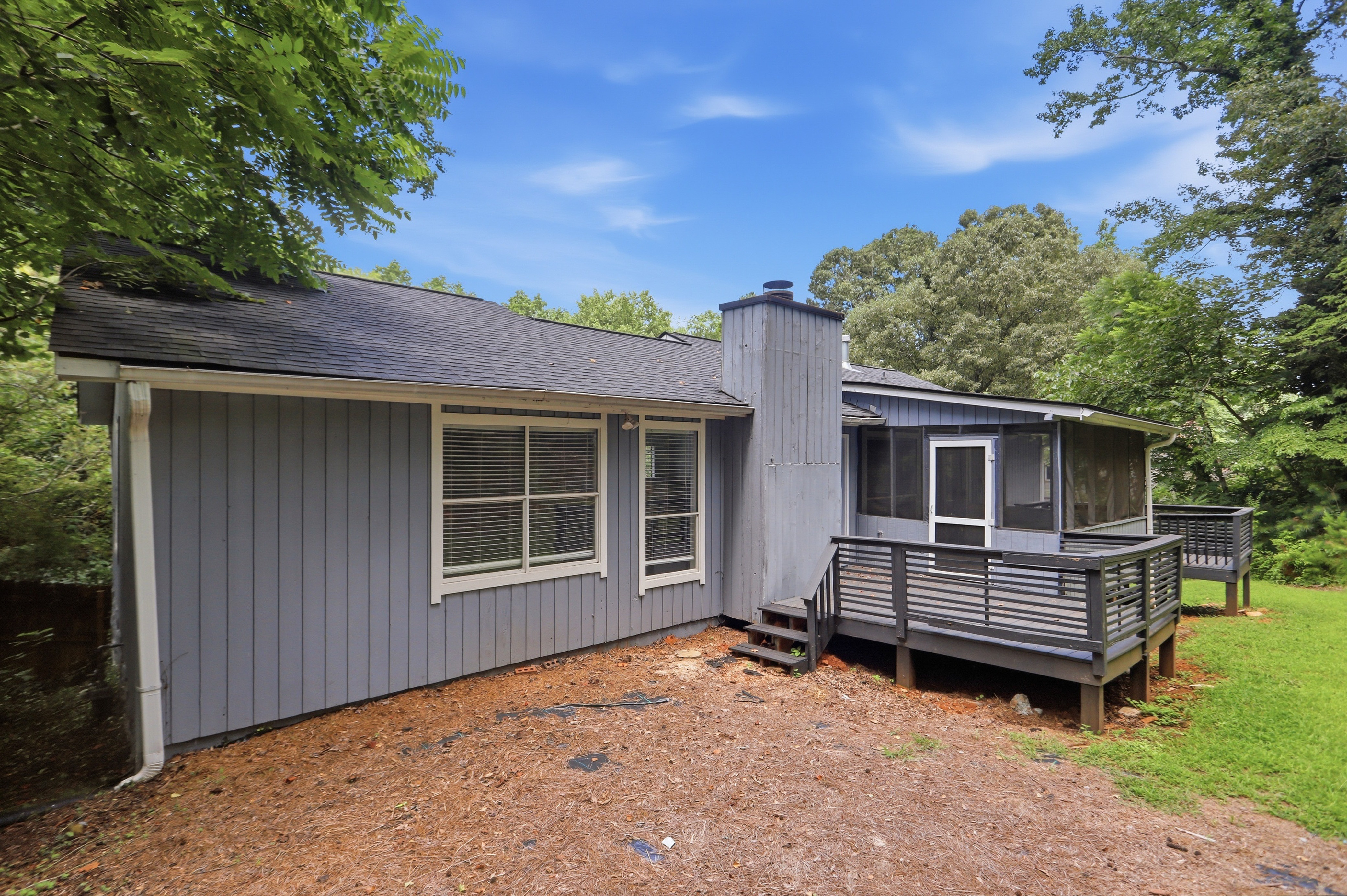 Photo 5 of 32 of 124 Creekview Dr, Woodstock, GA