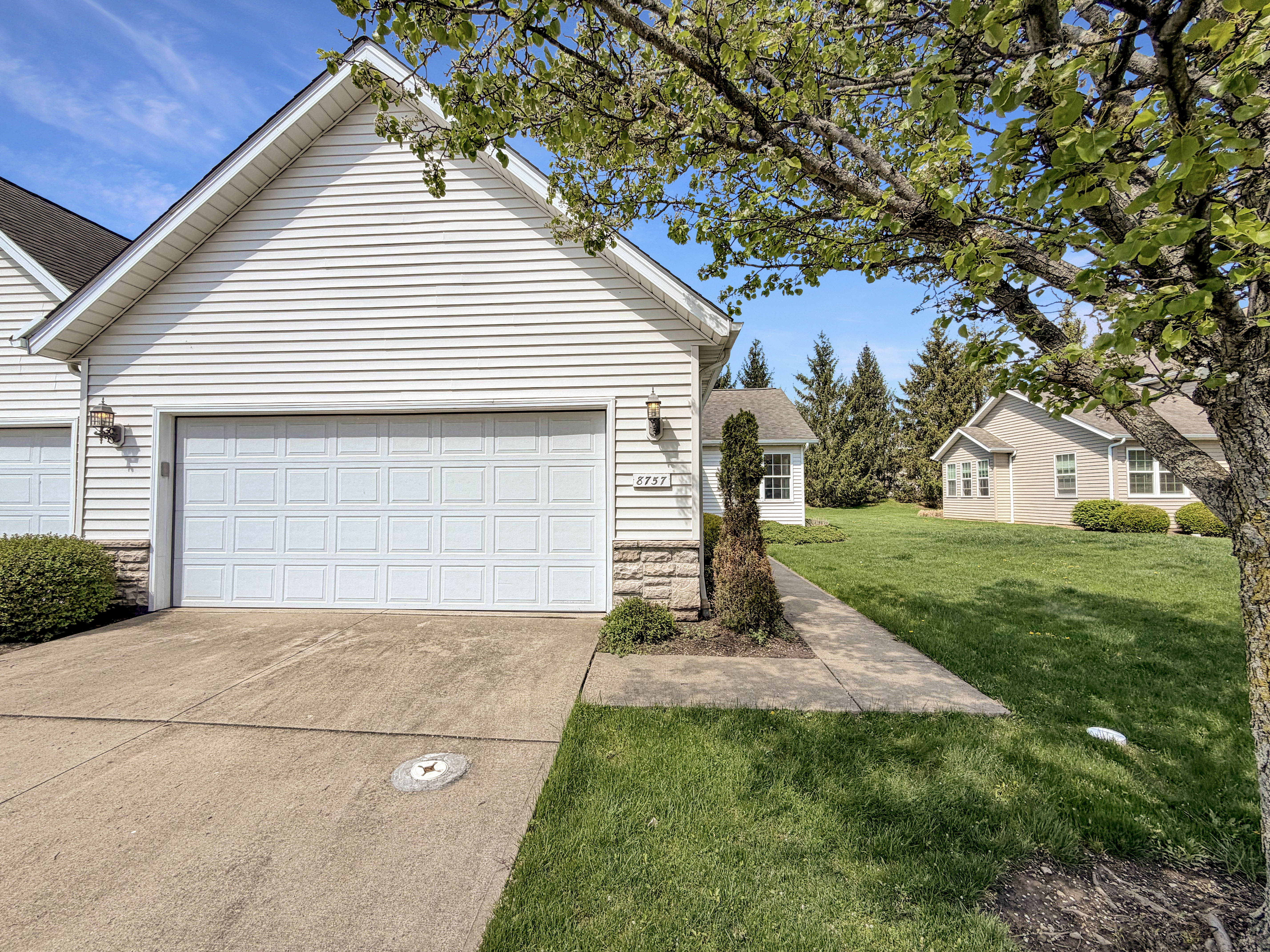 Photo 18 of 20 of 8757 Roberts Ct, Olmsted Falls, OH
