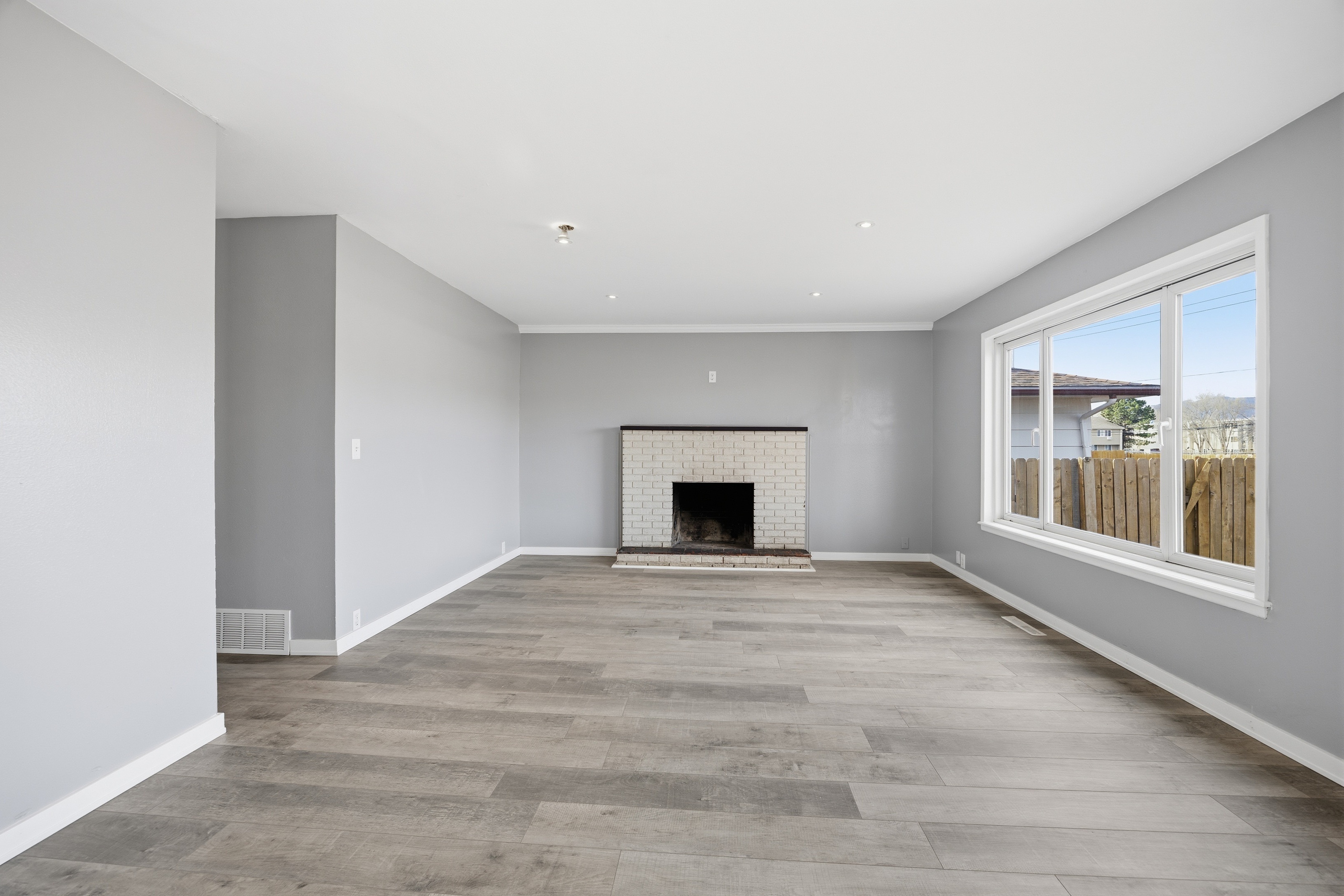Photo 9 of 40 of 1014 Fosdick Dr, Colorado Springs, CO
