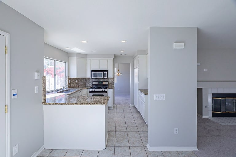 Photo 6 of 30 - 5621 El Palomino Dr, Jurupa Valley, CA 92509