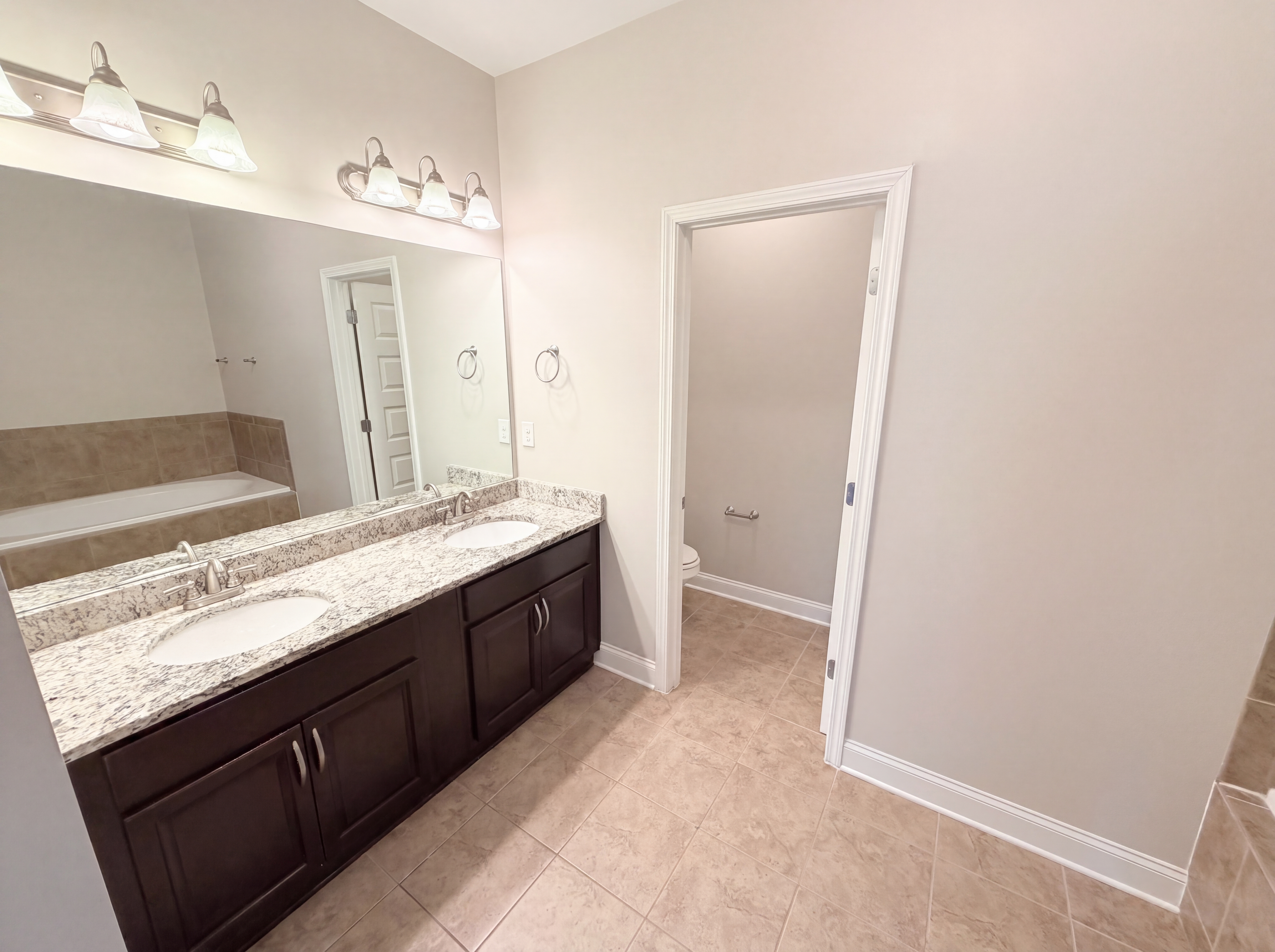 Photo 6 of 24 of 10555 Naramore Ln, Alpharetta, GA