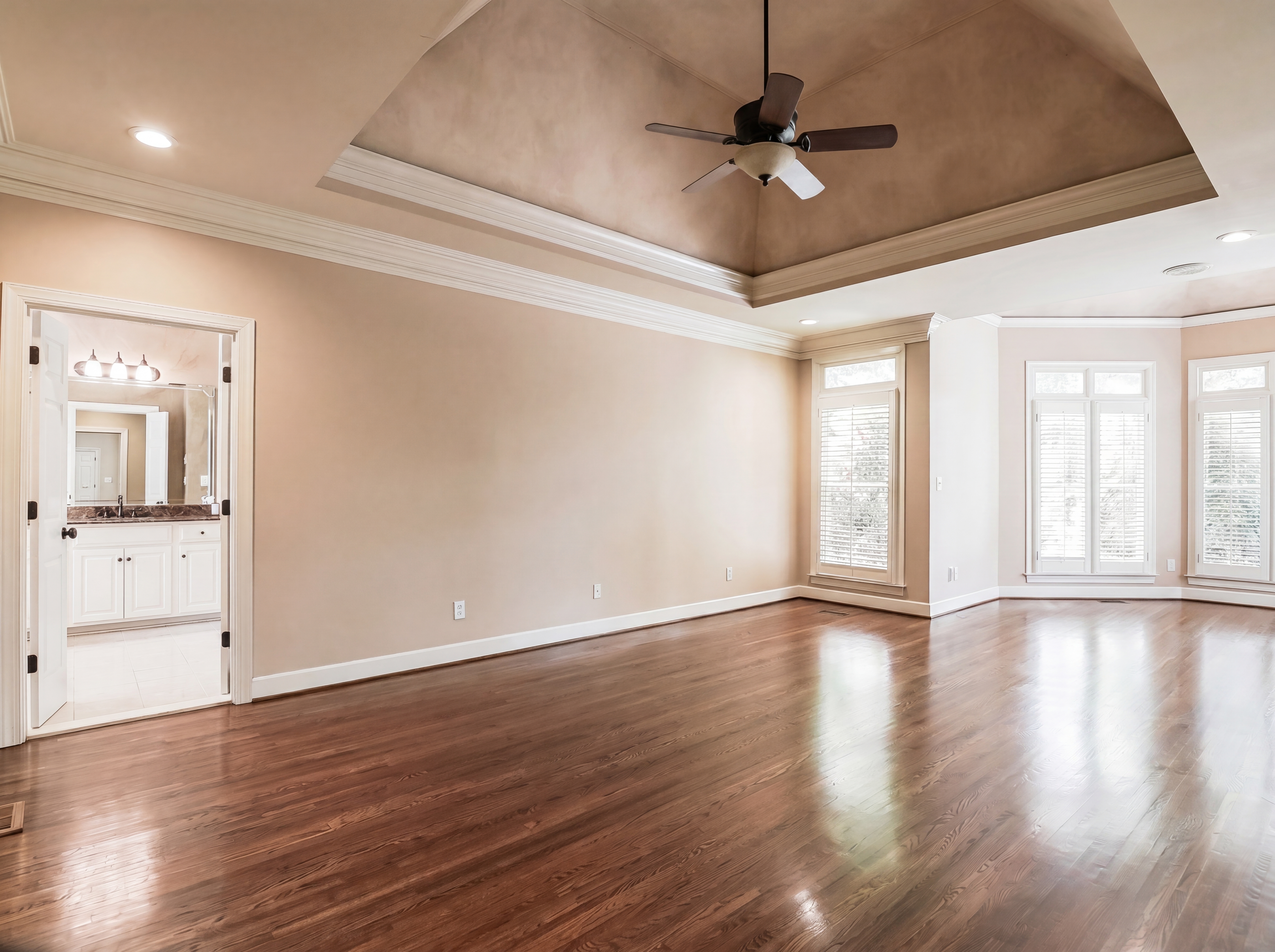 Photo 8 of 35 of 5064 Greystone Way, Hoover, AL