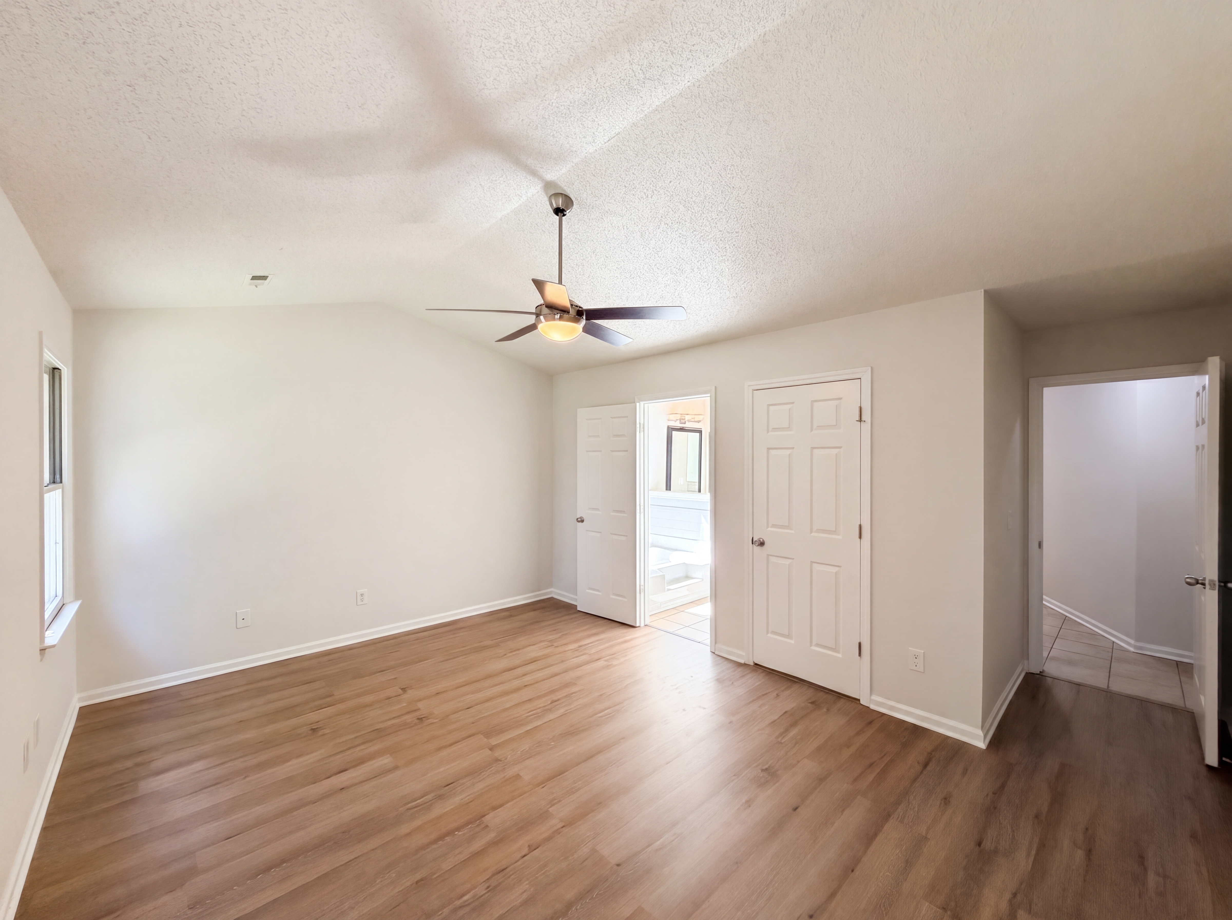 Photo 4 of 19 of 13622 Tynecastle Ln, Matthews, NC