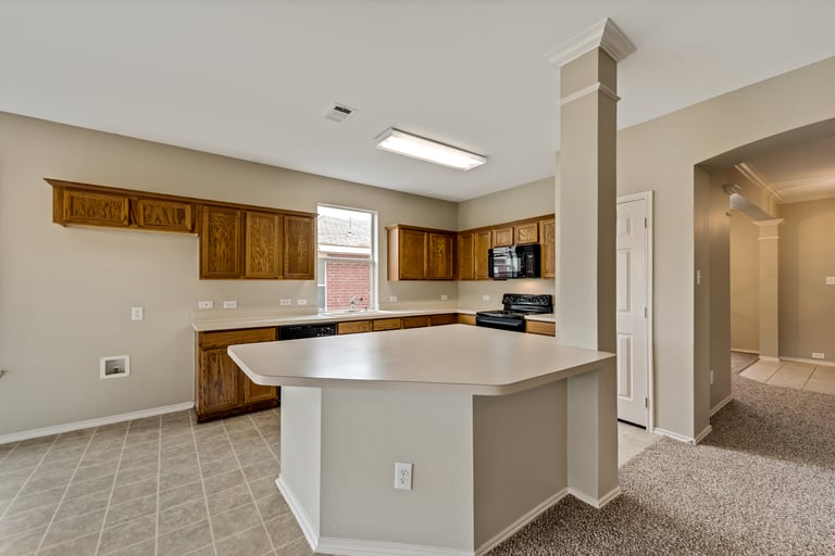 Photo 9 of 27 - 6808 Oak Falls Dr, McKinney, TX 75070