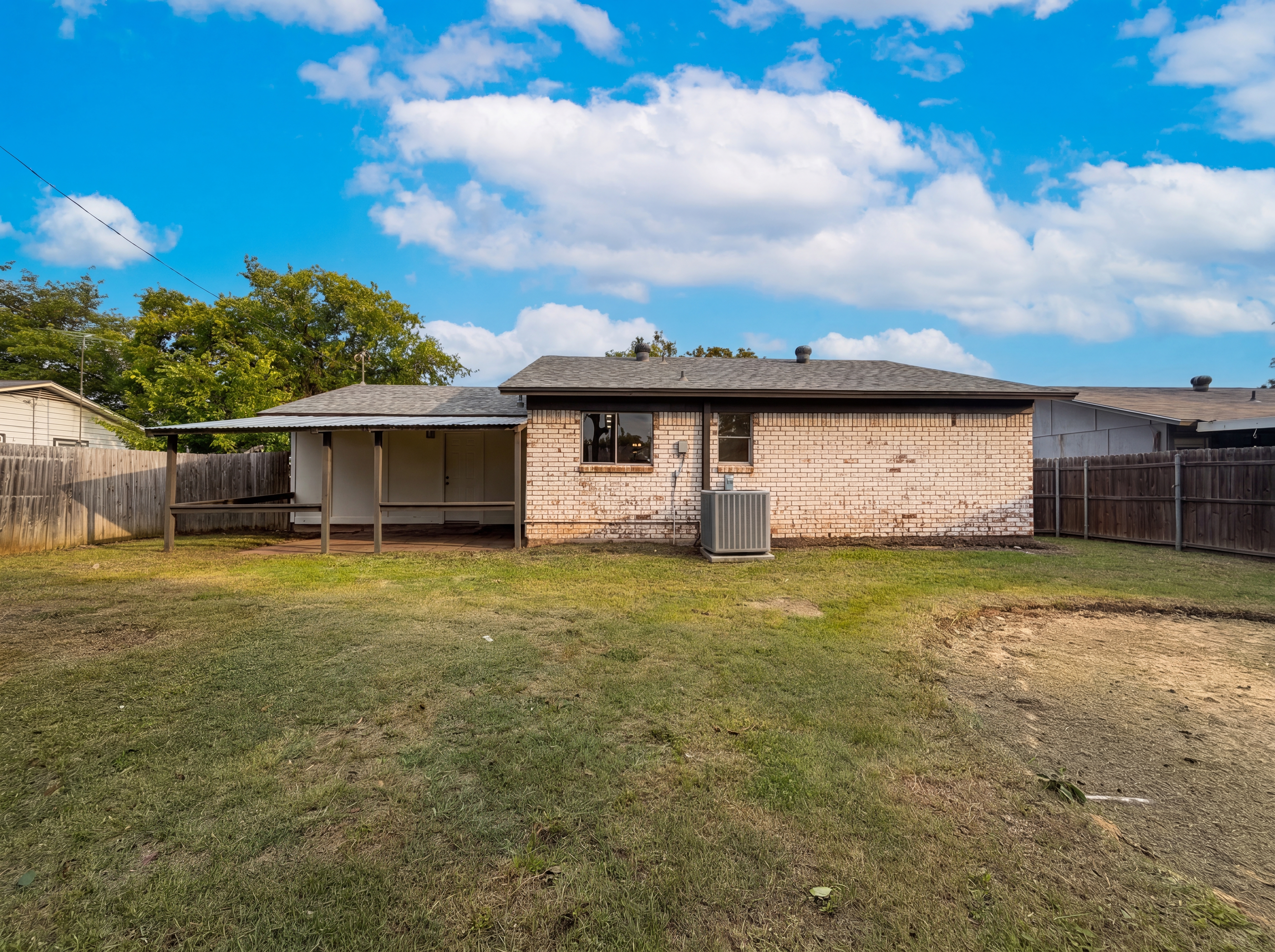Photo 5 of 25 of 5708 Hanson Dr, Watauga, TX