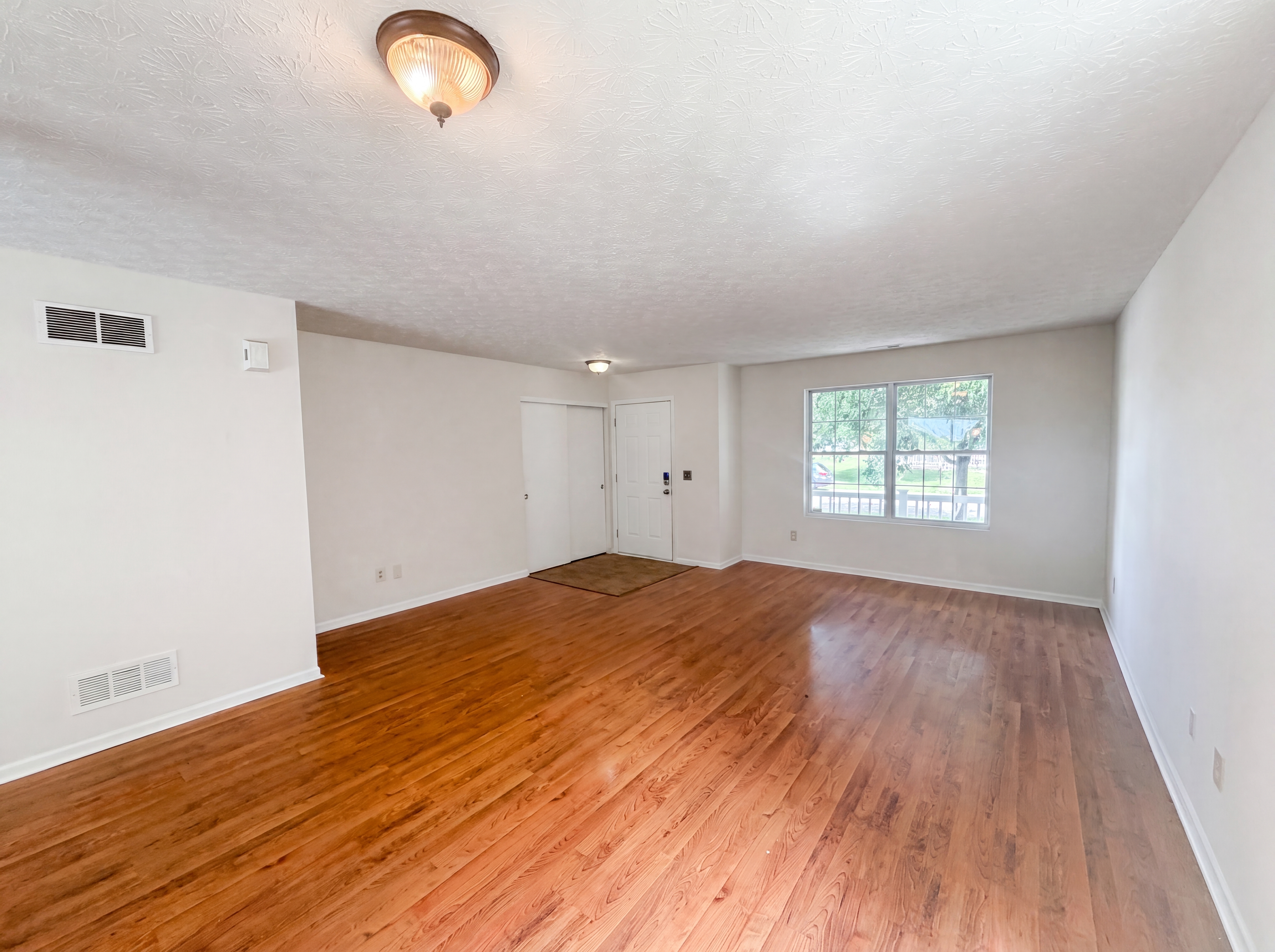 Photo 9 of 29 of 4625 Kenross Dr, Columbus, OH