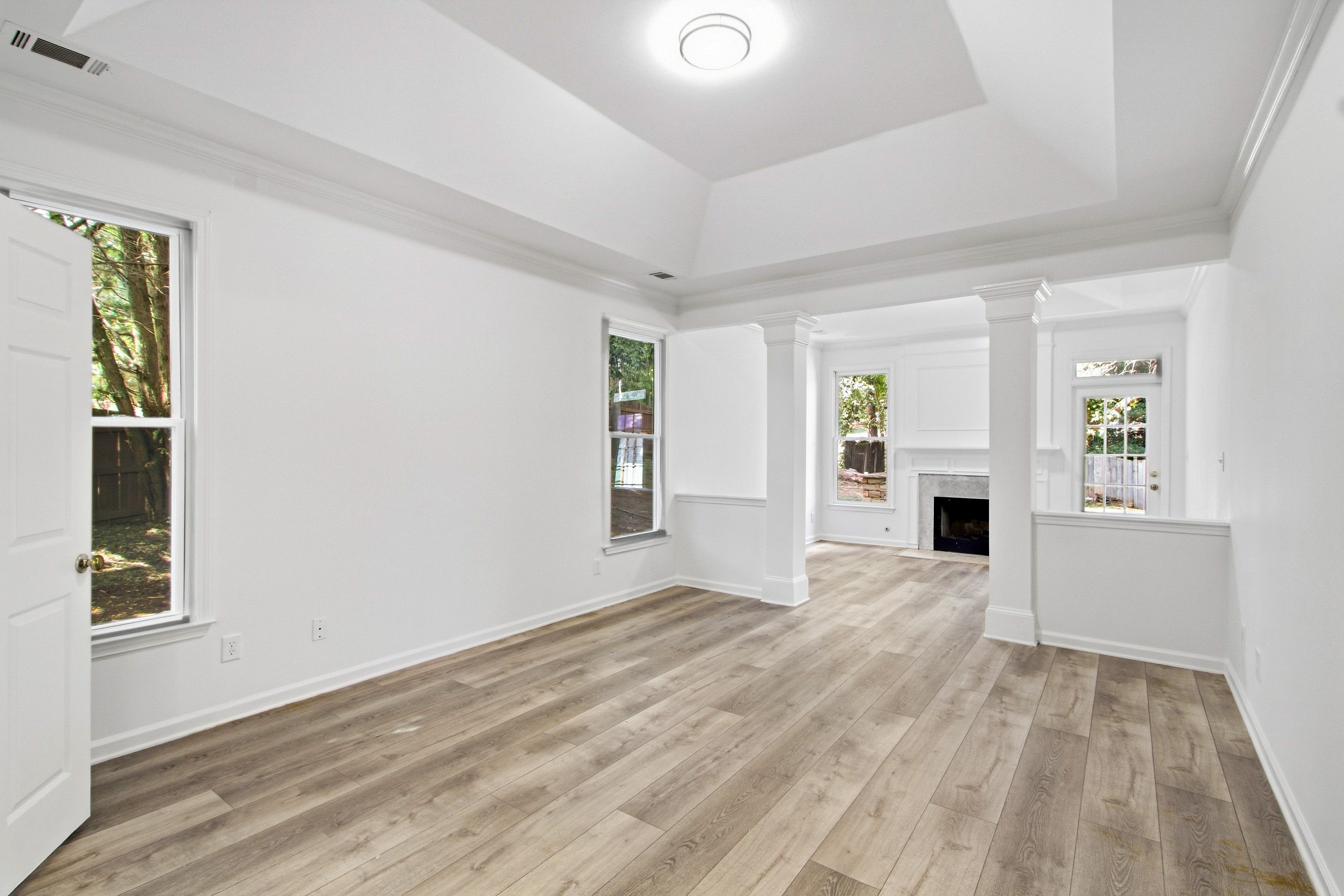 Photo 11 of 30 of 500 Camber Woods Dr, Roswell, GA