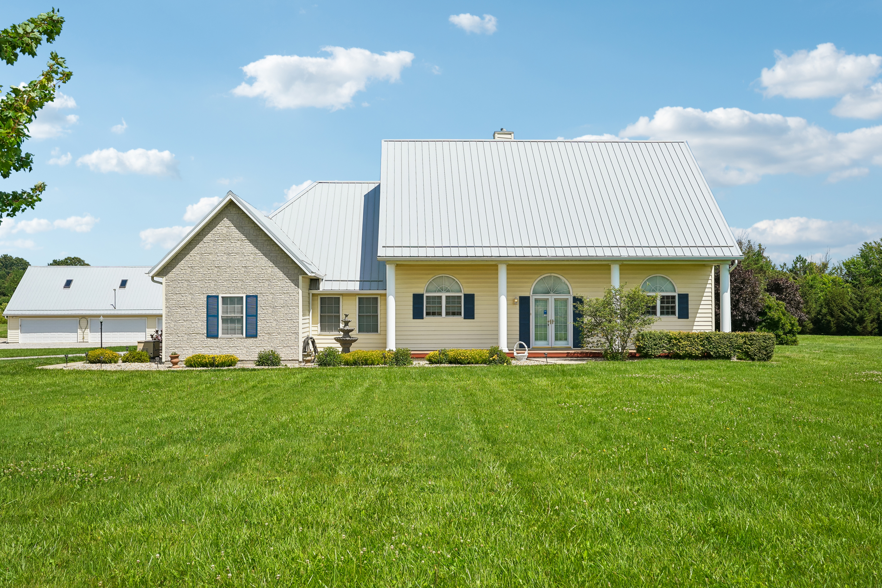 Photo 2 of 61 of 6400 Clark Rd, Sunbury, OH