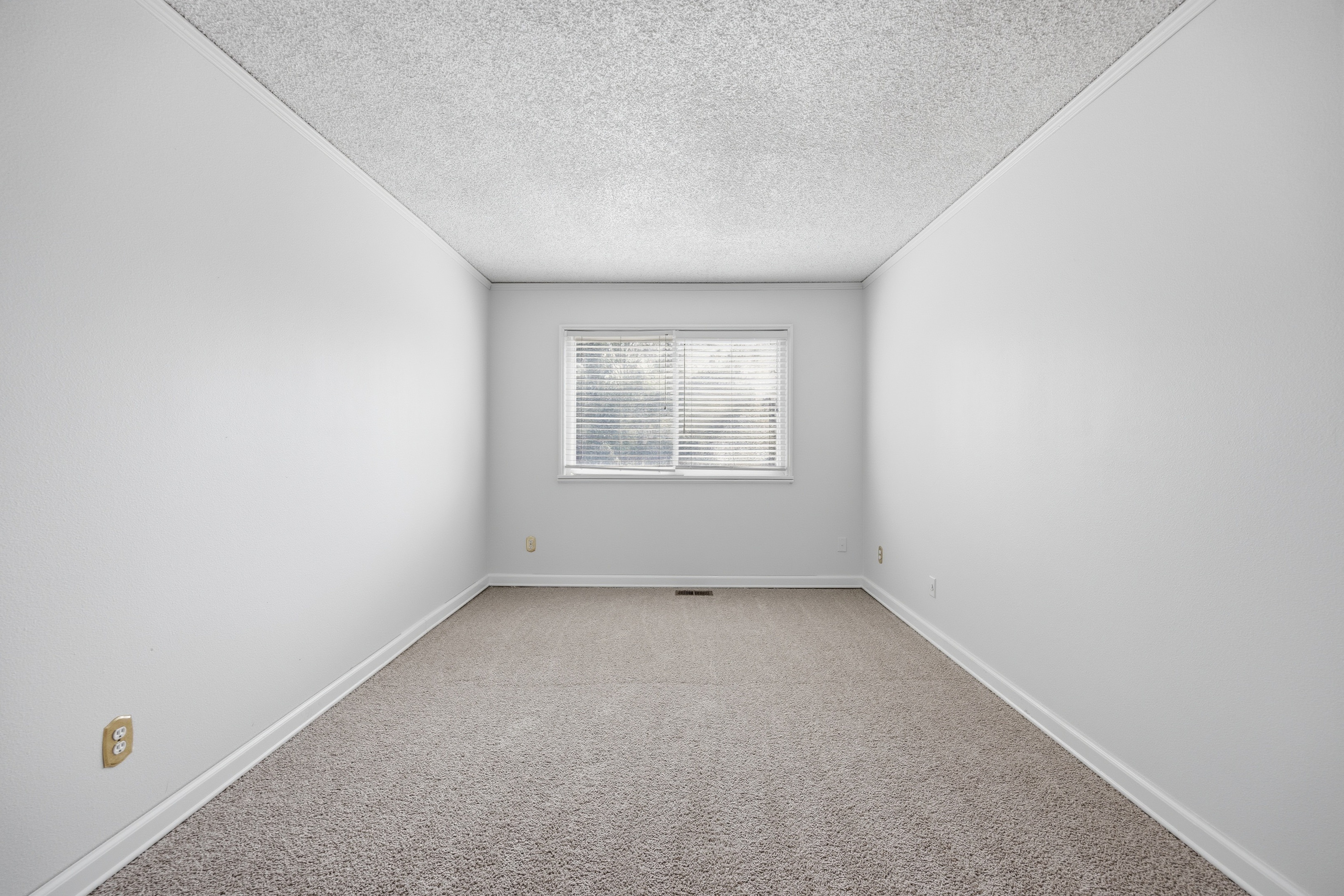 Photo 16 of 34 of 3045 Zephyr Dr, Colorado Springs, CO