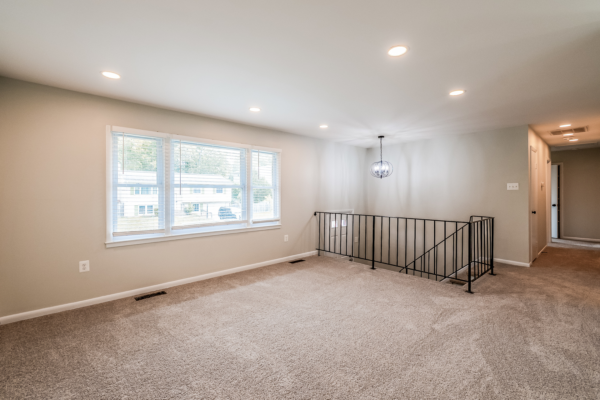 Photo 8 of 22 of 13449 Nascoby Ln, Woodbridge, VA