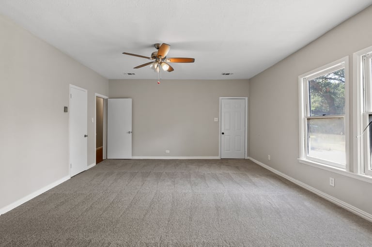 Photo 6 of 30 - 1404 Stanwood Ave, Cleburne, TX 76033